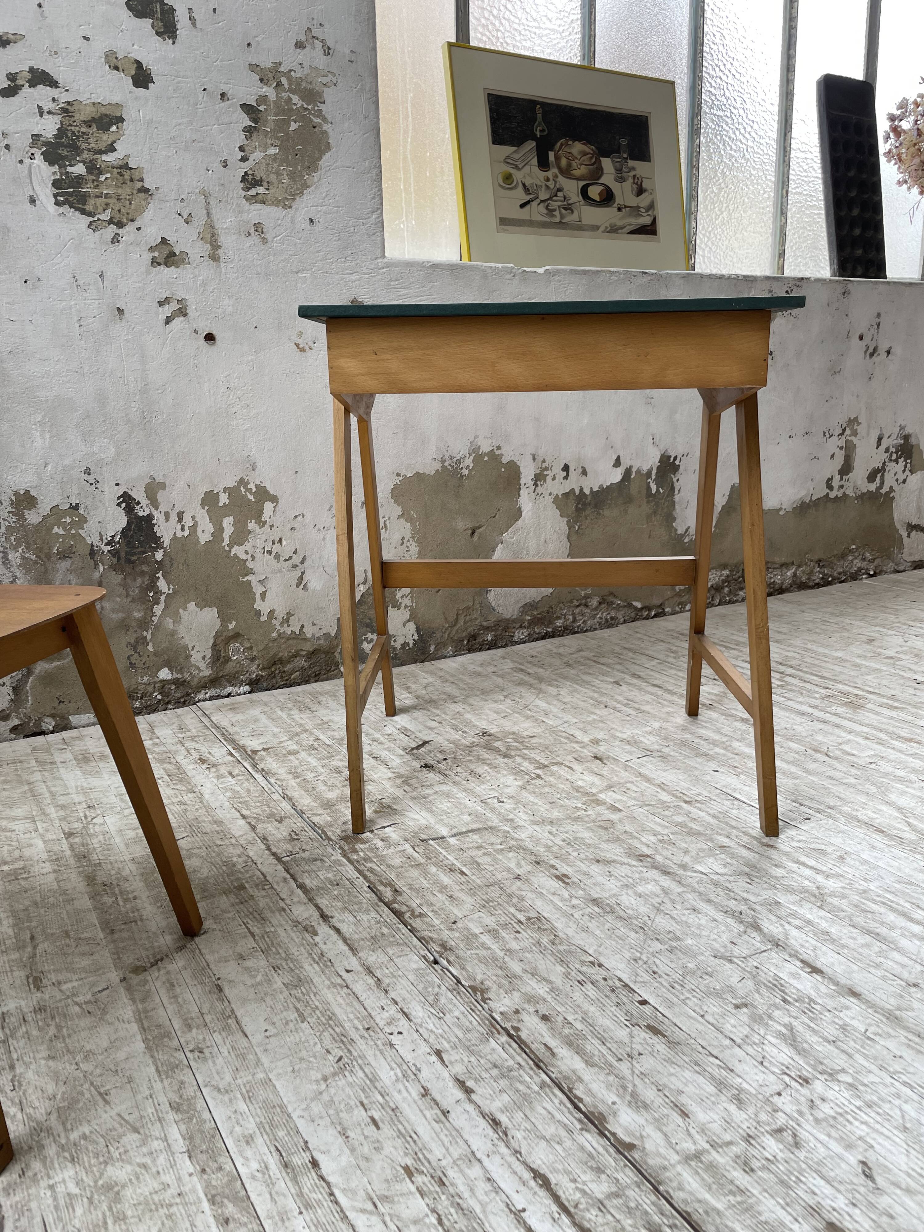 Bureau et chaise enfant pieds compas