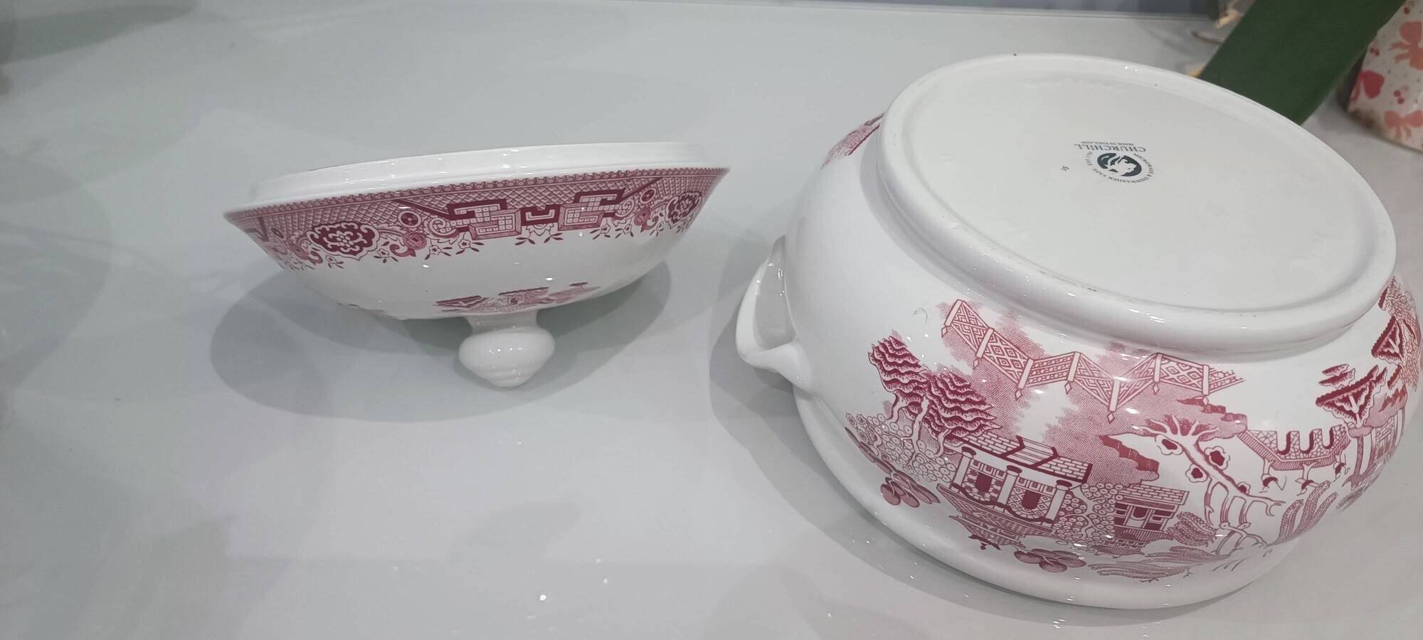 Vintage soup tureen in English earthenware Churchill Rosa pink Willow pattern.