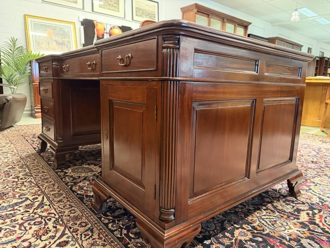 English Chesterfield desk with green leather