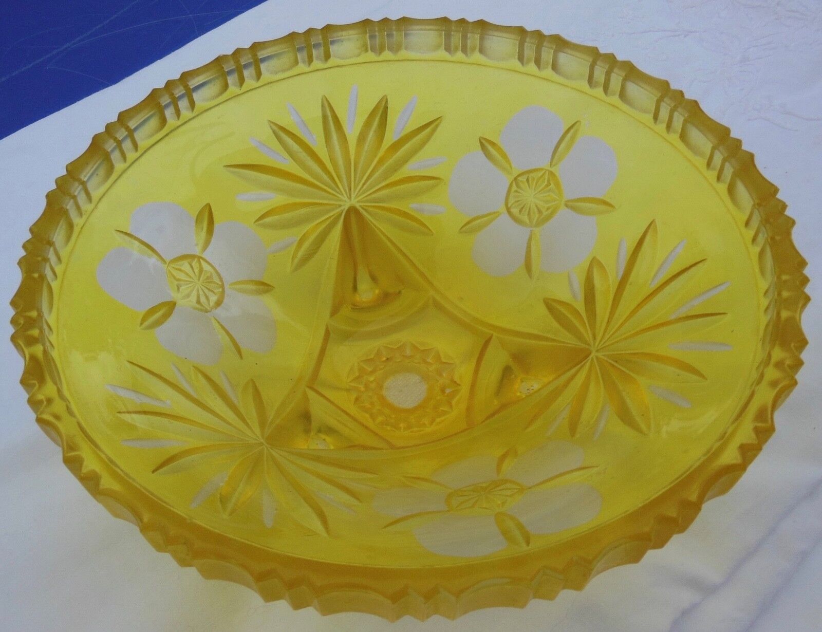 Tripod cut in cut yellow crystal and acid clear art deco Baccarat