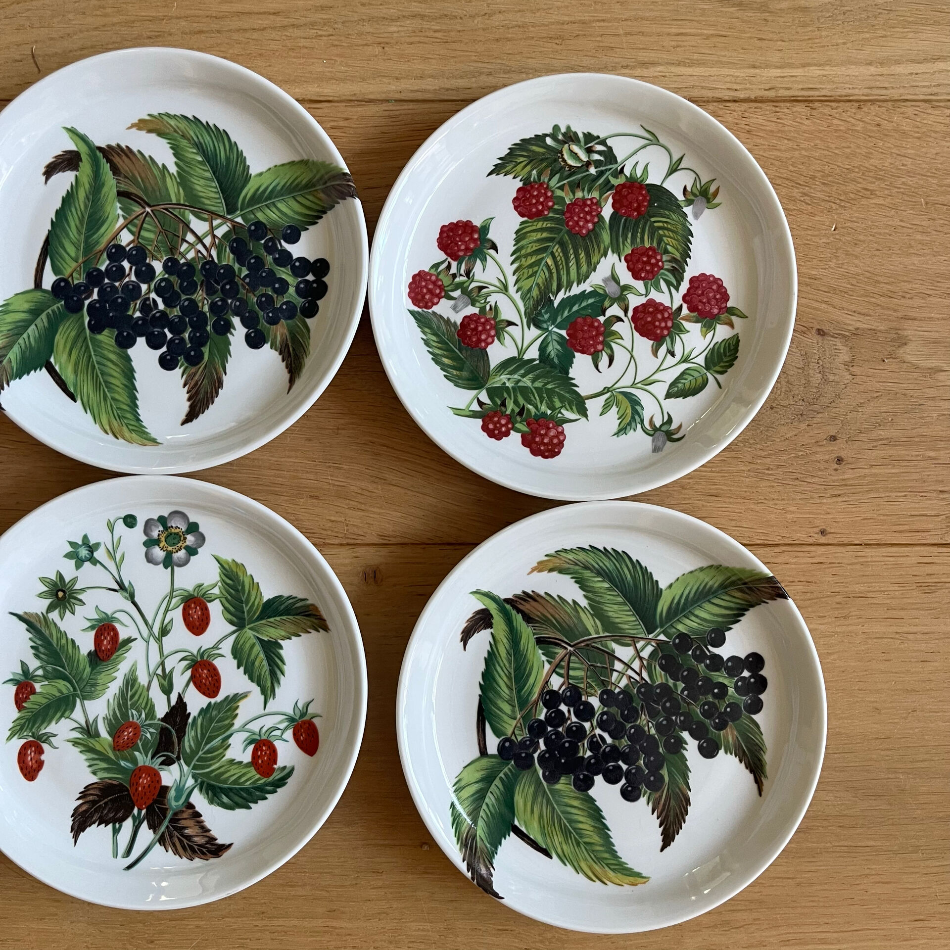 6 porcelain mignardise plates from Paris