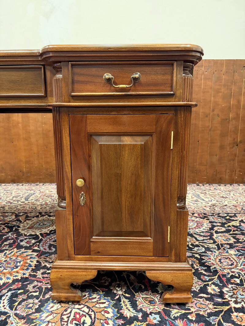 Bureau classique en cuir vert Partnerdesk