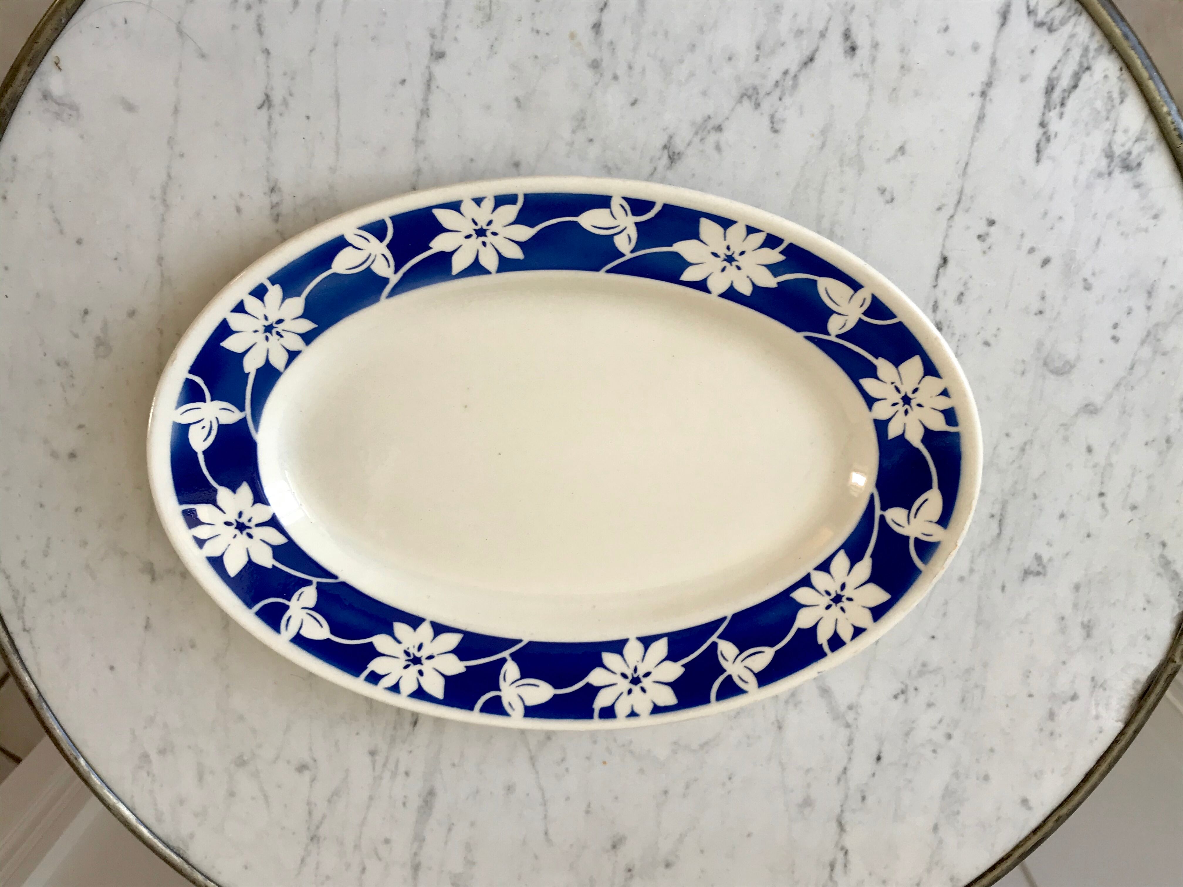 Flat oval Badonviller blue klein 30s