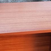 Bookcase from the 60s/70s in golden mahogany with bobbin feet