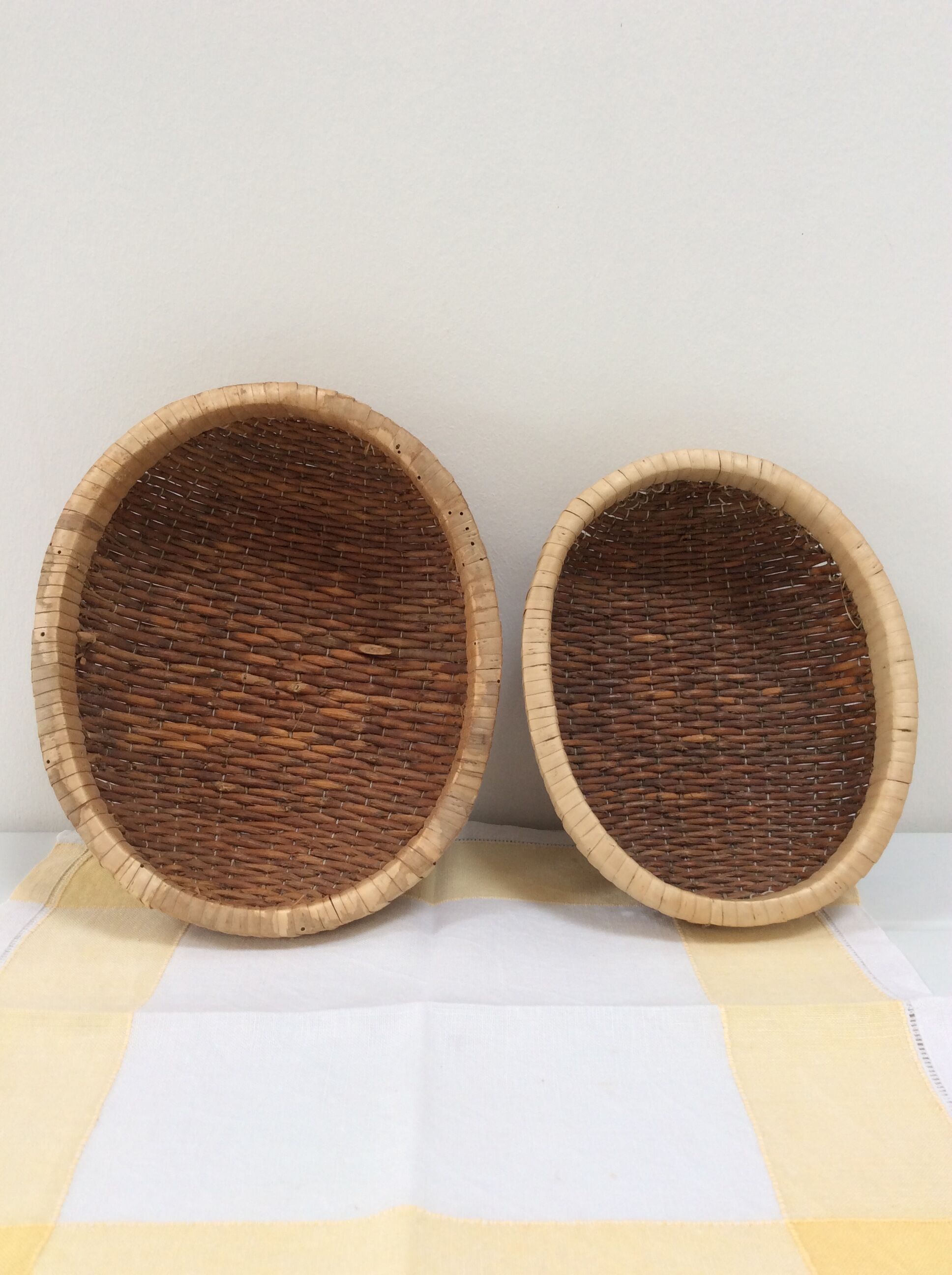 Duo of small pull-out baskets
