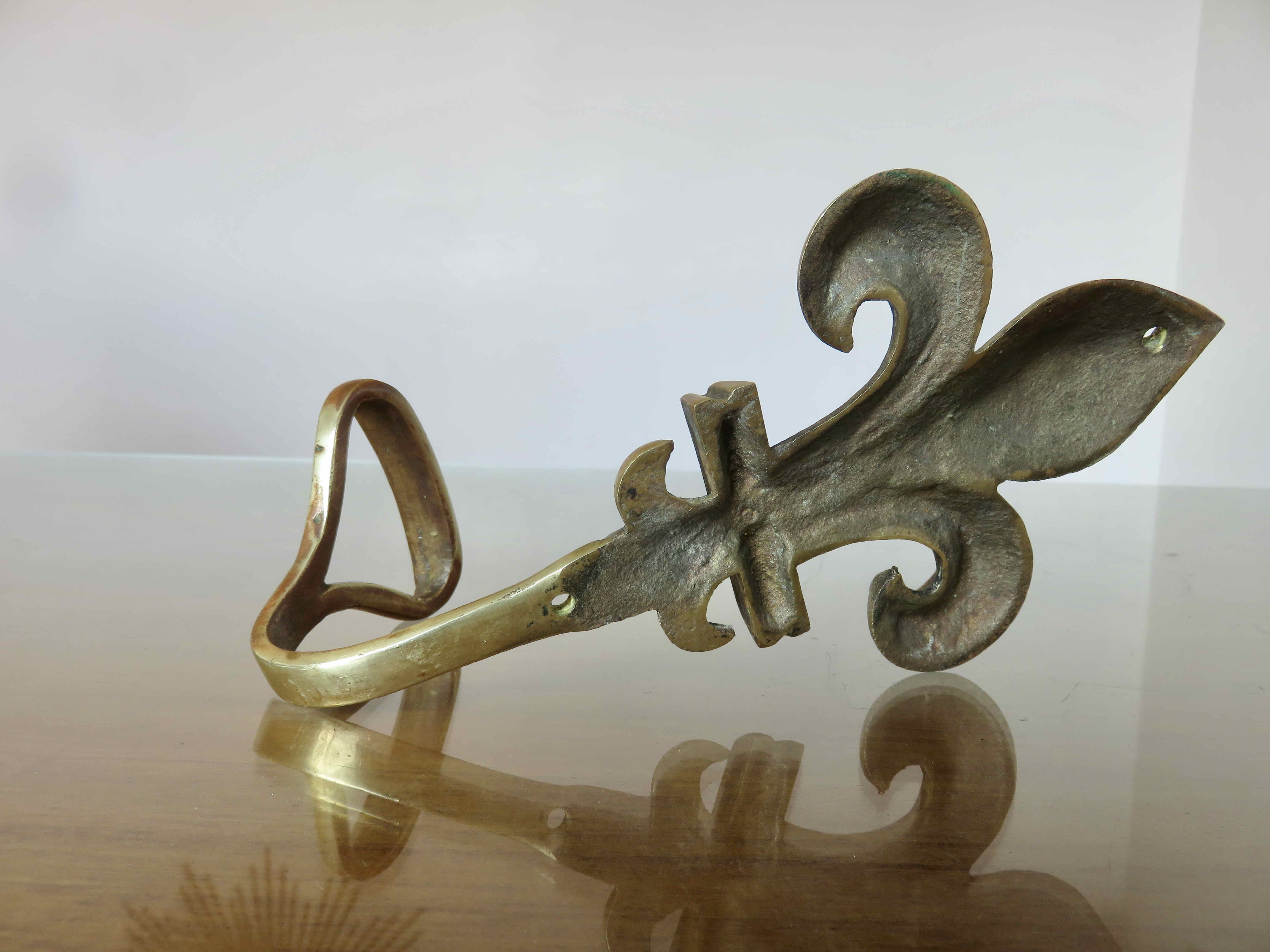 Wall hook fleur de lys bronze 20s 30s