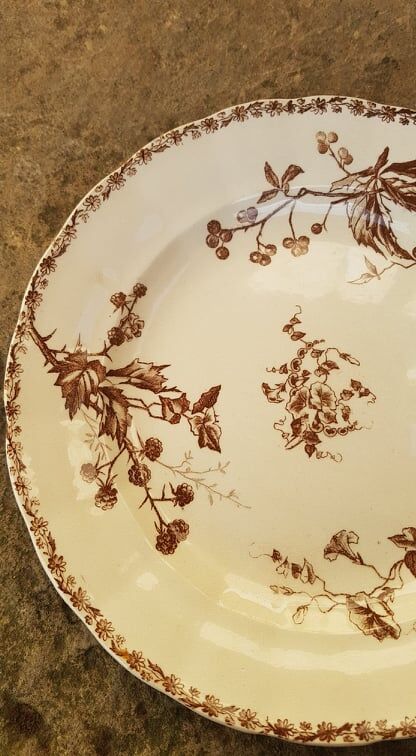 Set of 2 plates in Iron Earth HB & Cie model Moscow