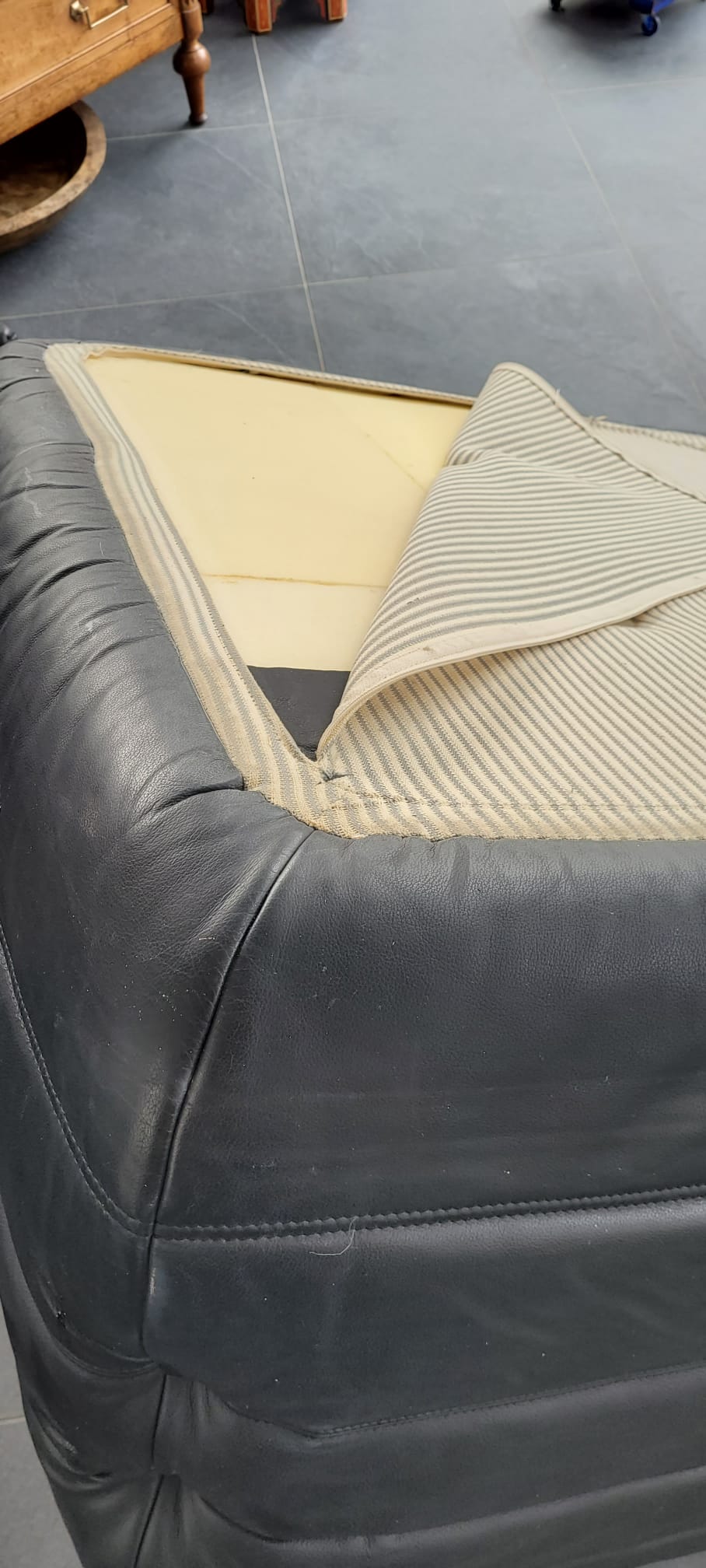 Corner sofa Togo black leather