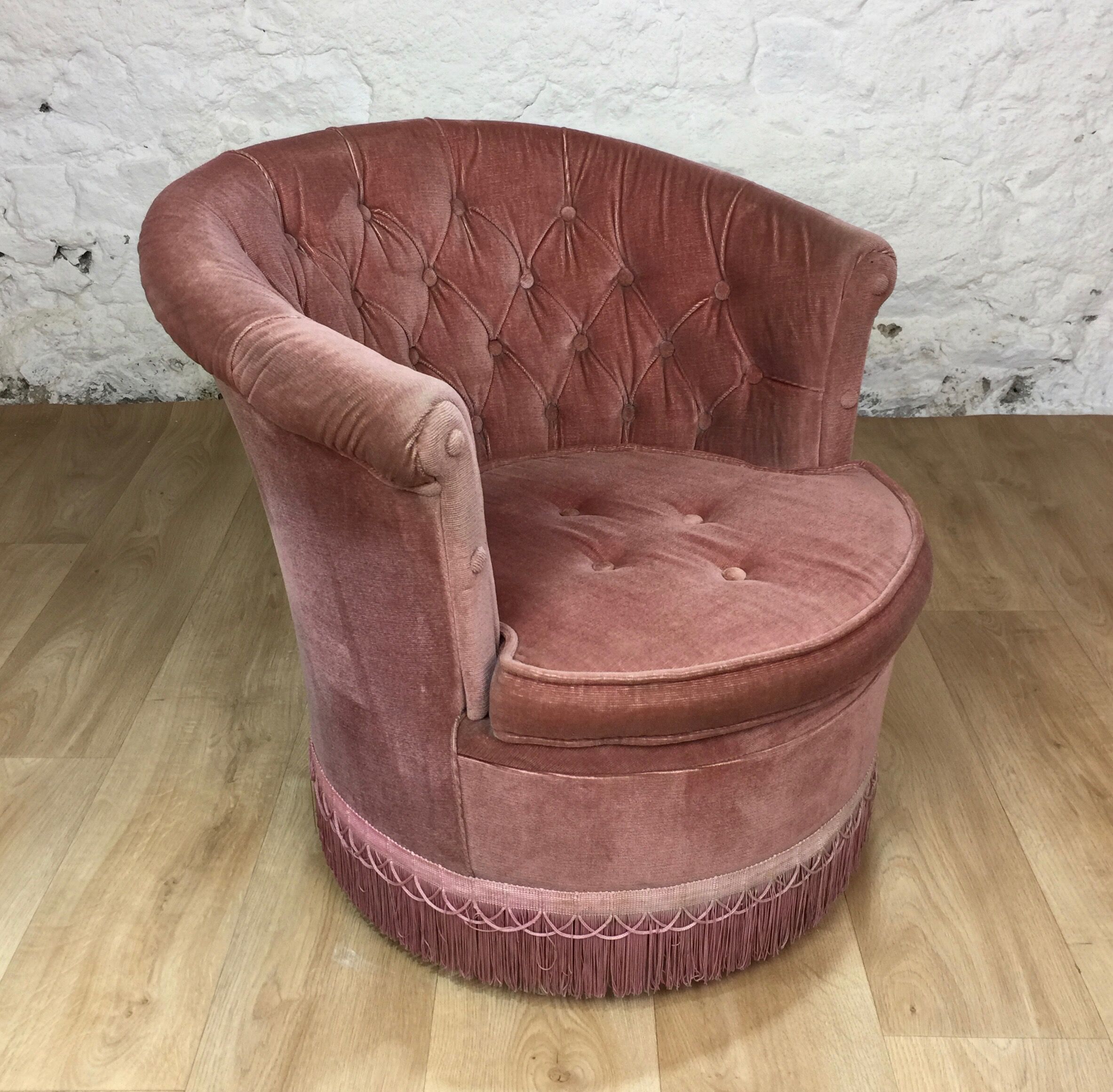 Powdered pink velvet toad chair
