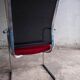 Lot de 4 chaises cantilever avec assise bordeaux et dossier en maille