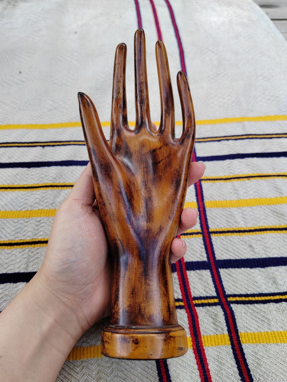 Carved wooden ring holder signed 70s