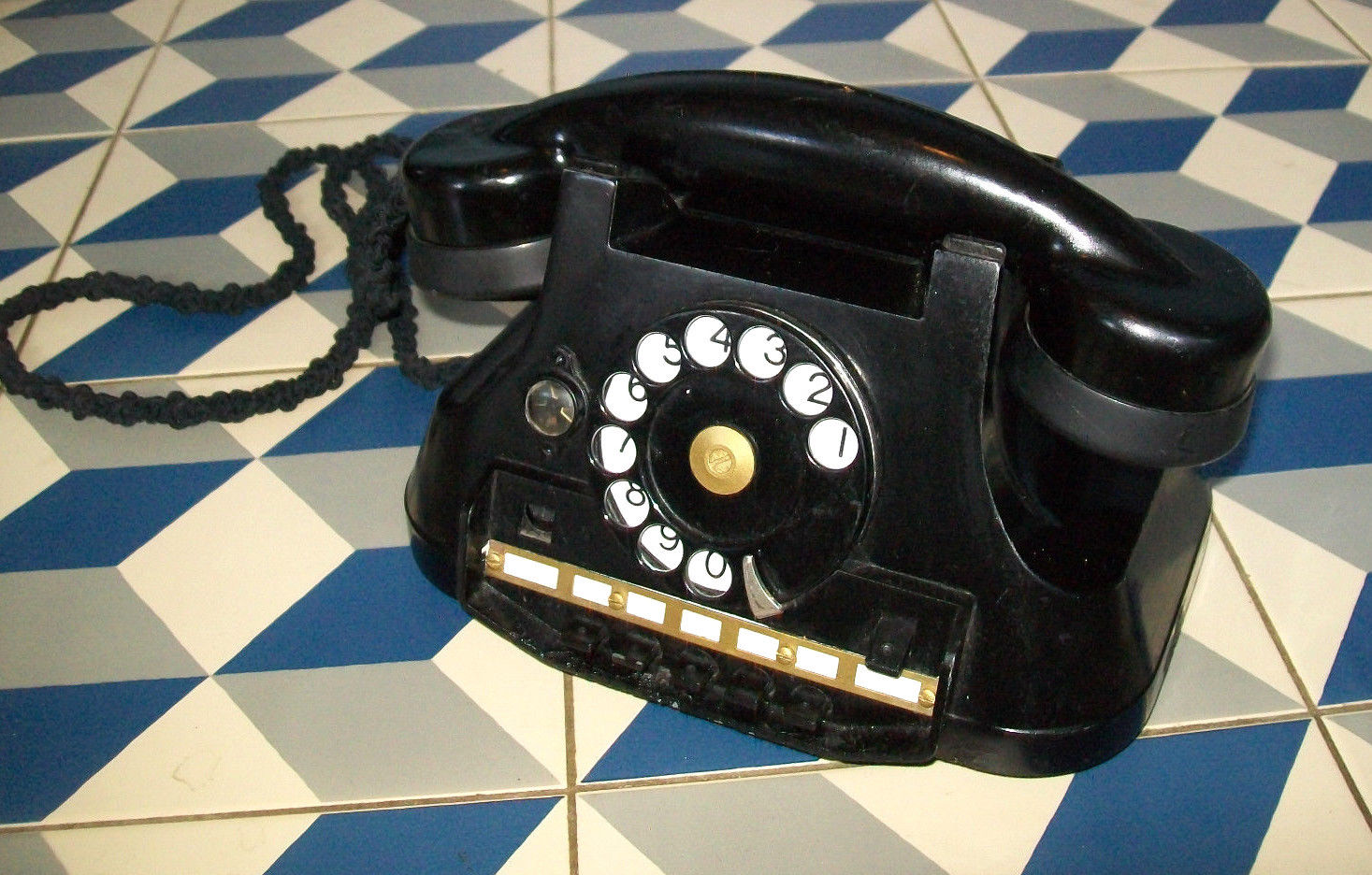 50/60 standard black bakelite rotary phone