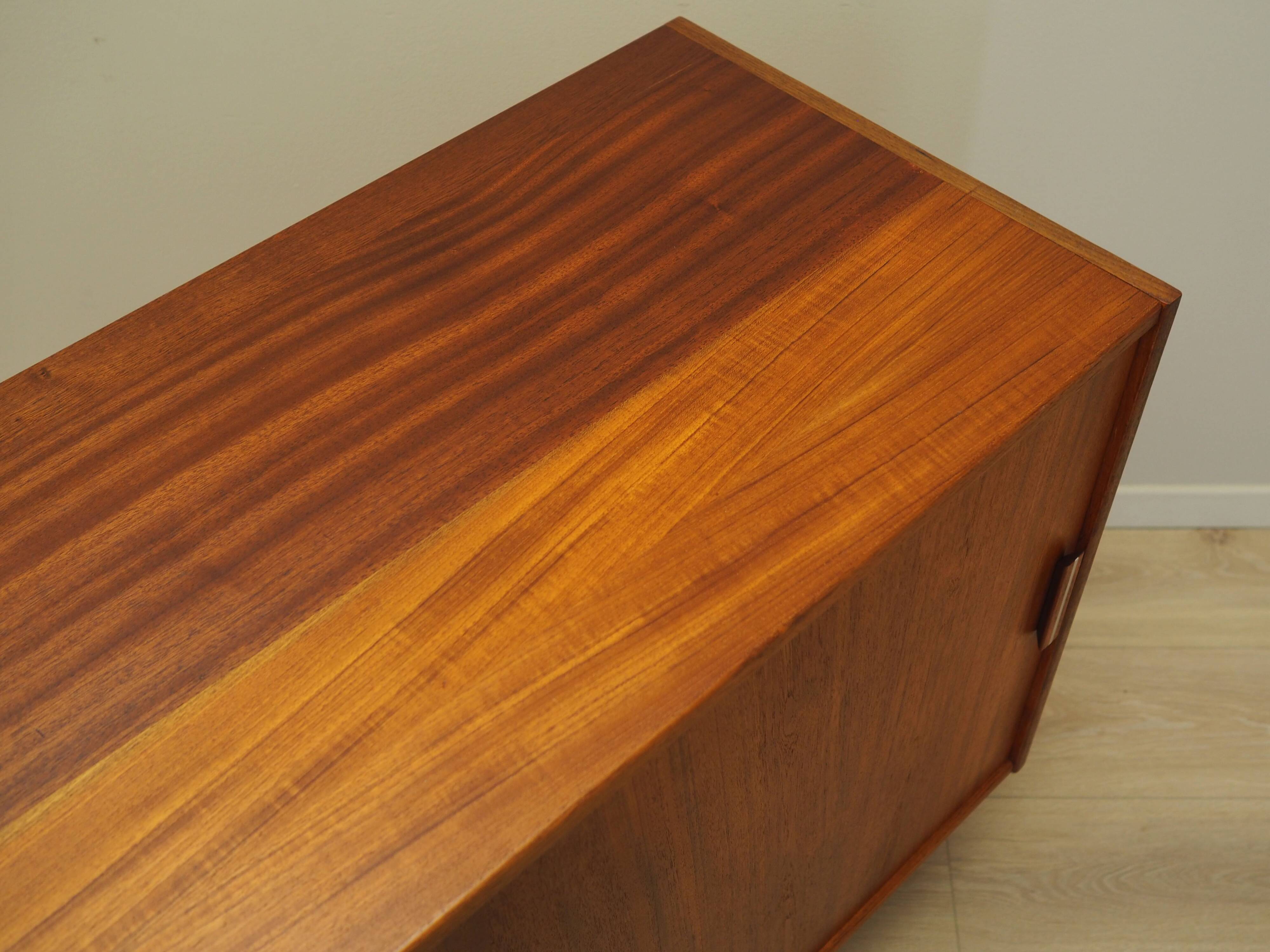 Buffet en teck, design danois, années 1970, production : Danemark