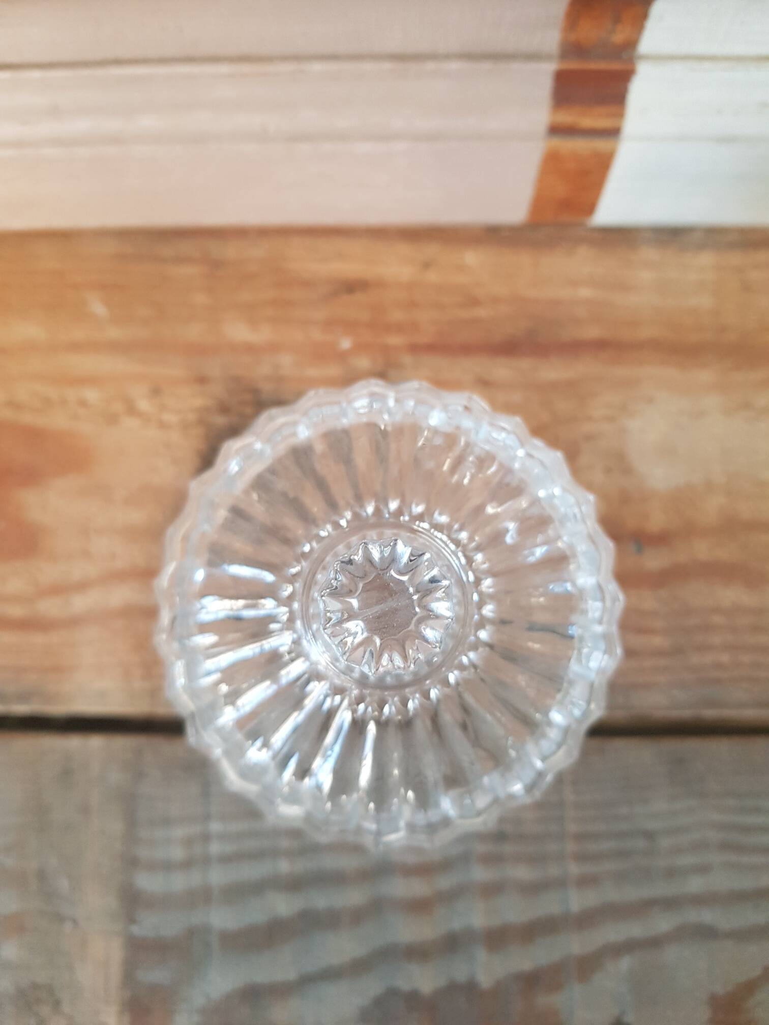 Curved glass candy box