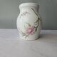 Vase blanc vintage en porcelaine Revol à fleurs roses