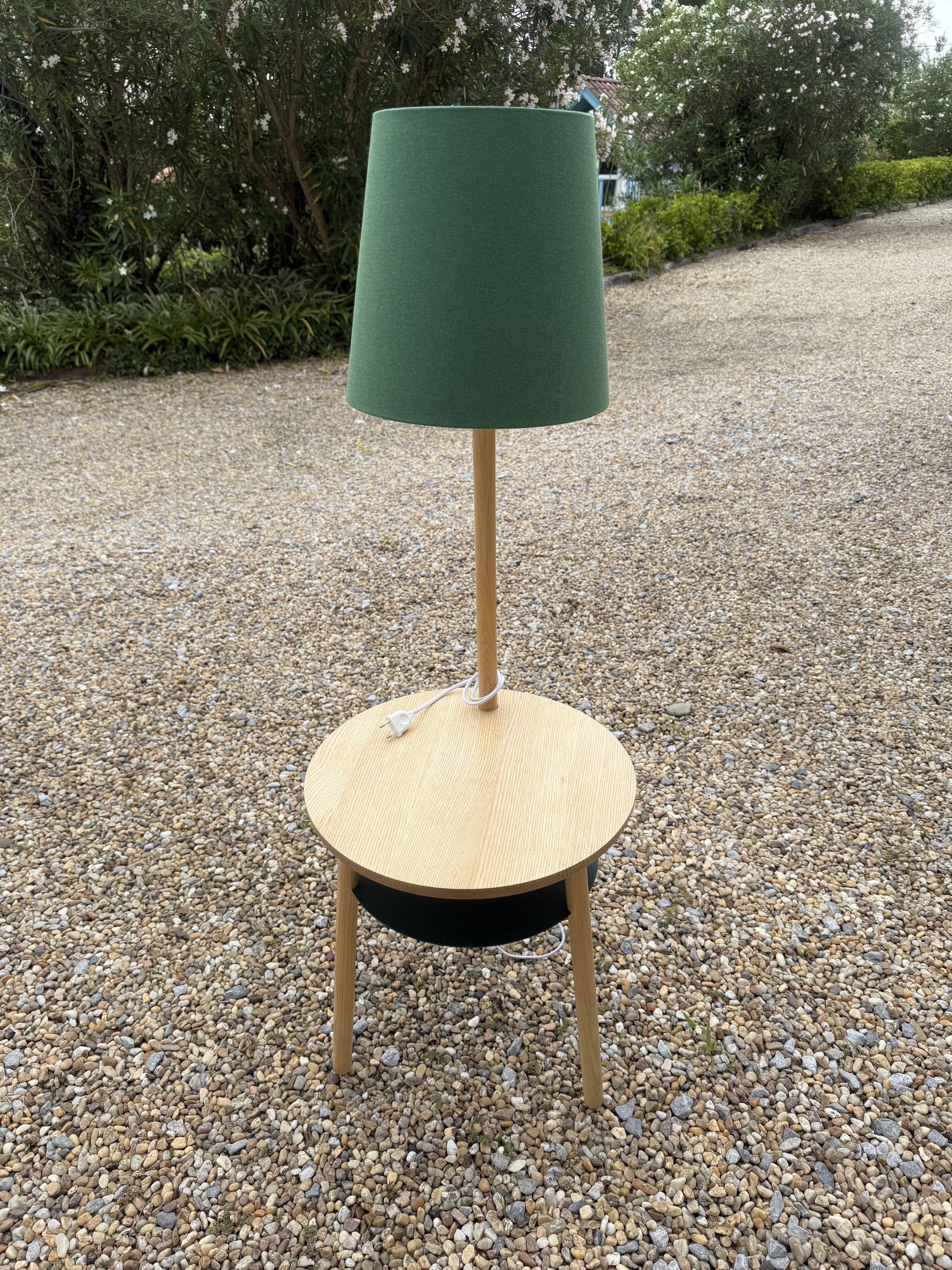 Table d'appoint, lampadaire Josette par Hartô
