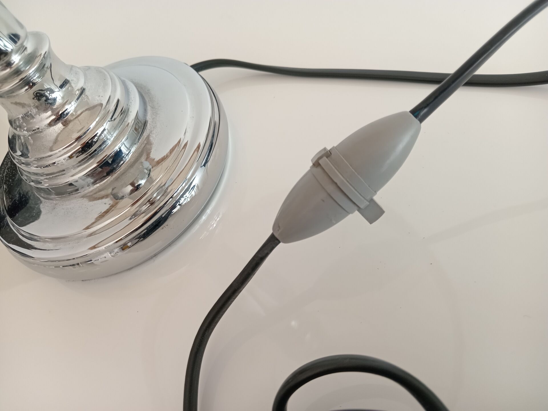 Table lamp