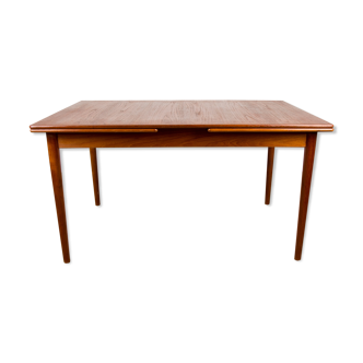 Scandinavian teck dining table by Nils Jonsson for Troeds.