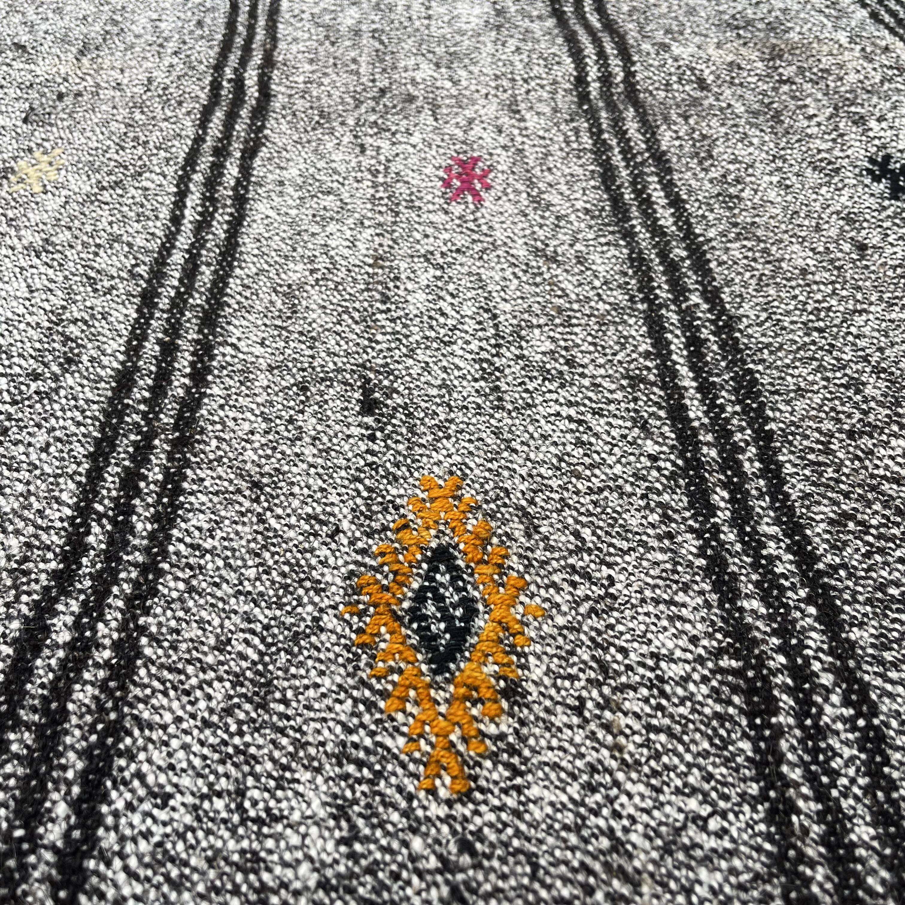 Vintage turkish kilim rug , 121x 86 cm