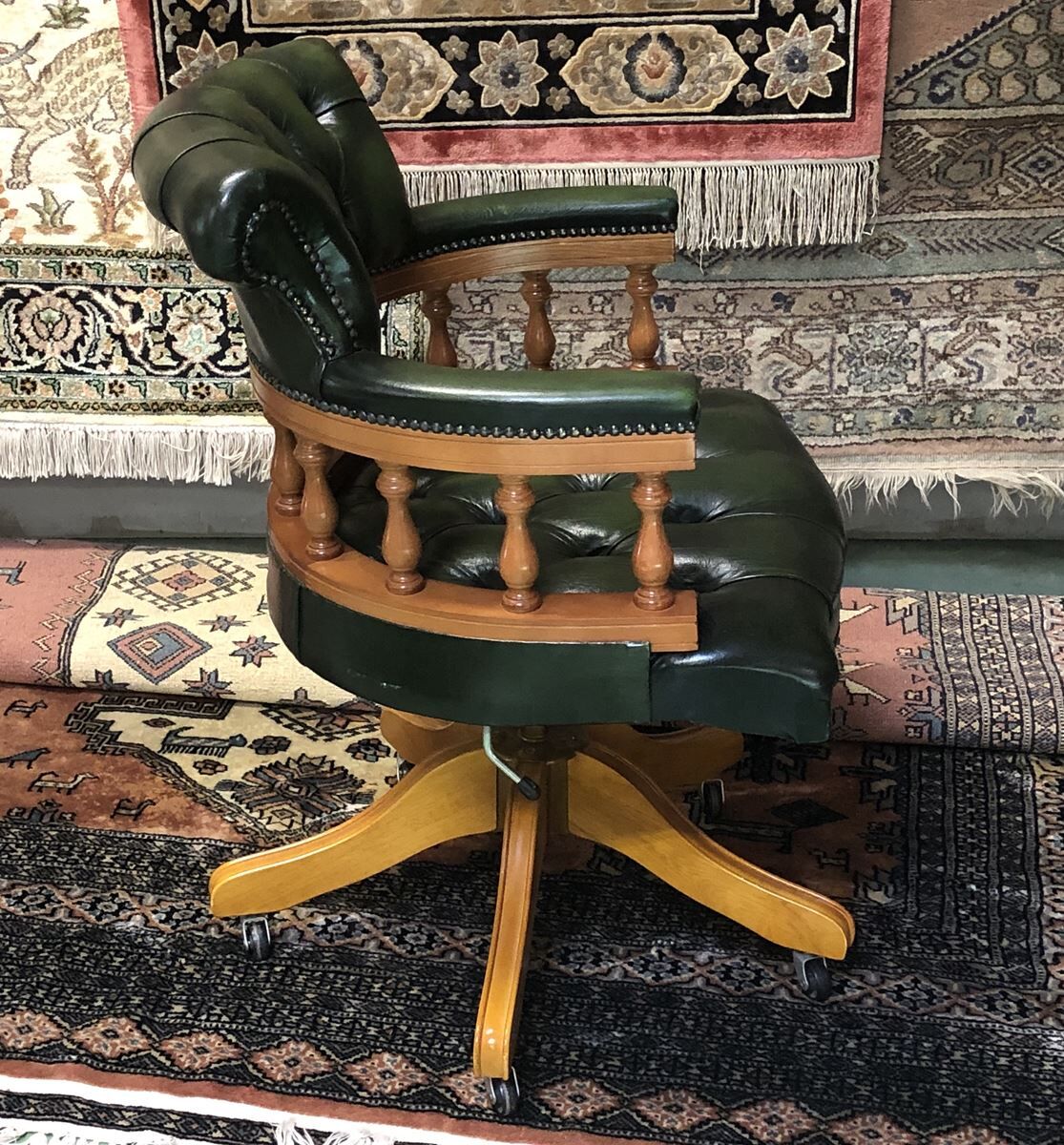 Chesterfield office chair swivelling leather - adjustable height