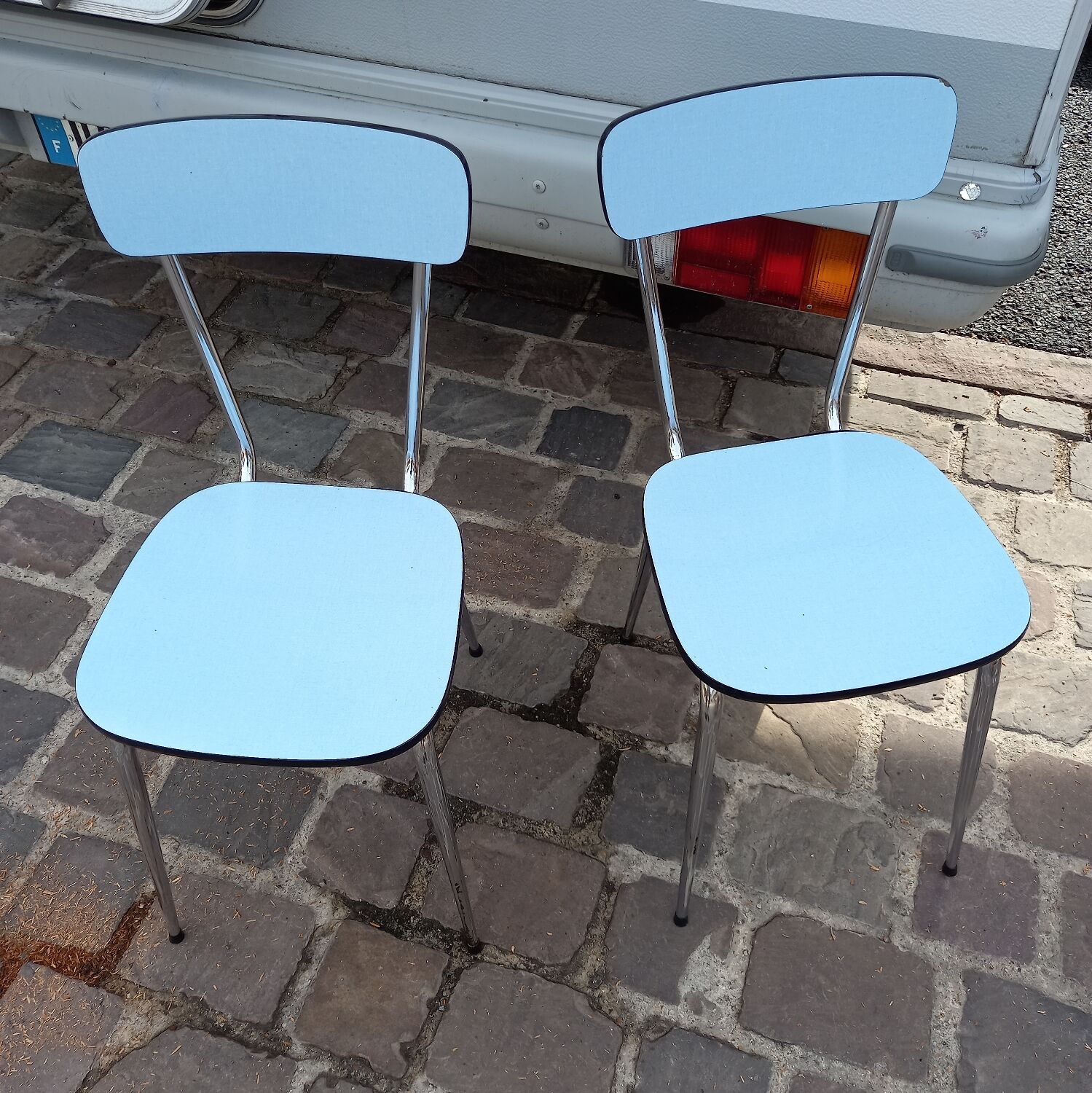 Two chairs Two Formica stools