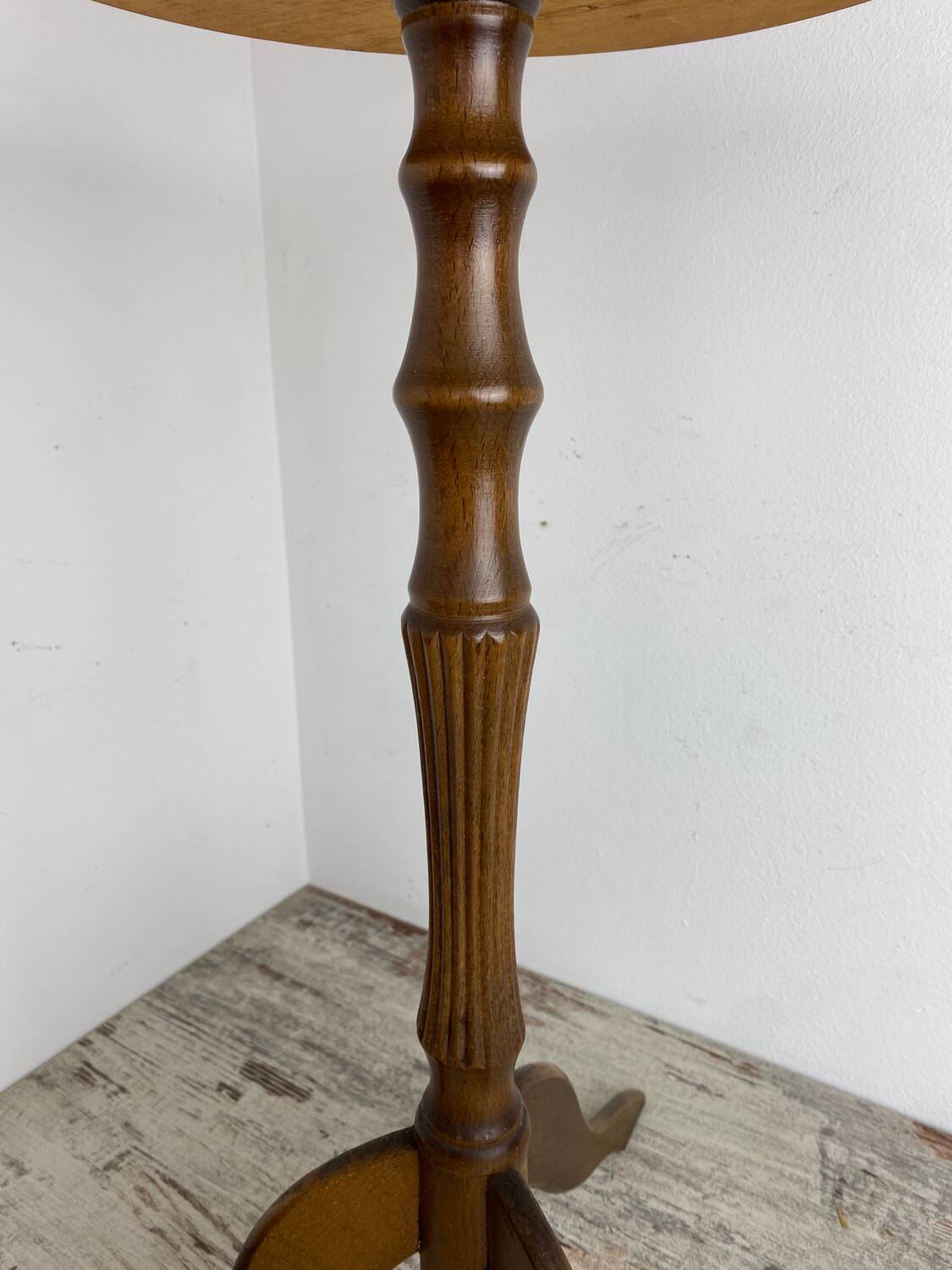Wooden pedestal table