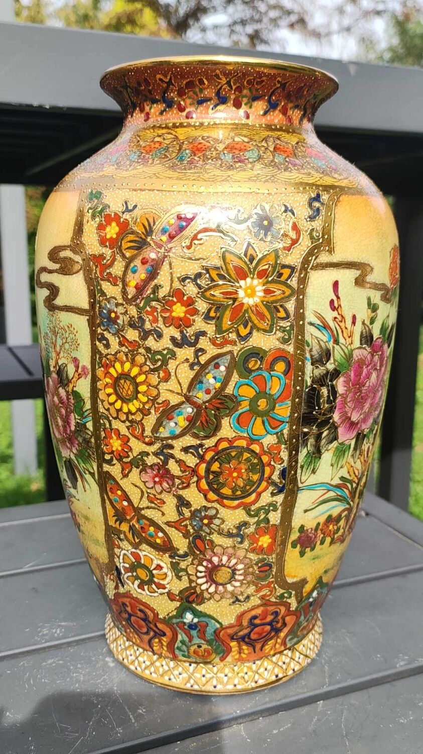 Vase signed Satsuma. Birds/Butterflies/floral patterns on a wild nature background. Gold highlights