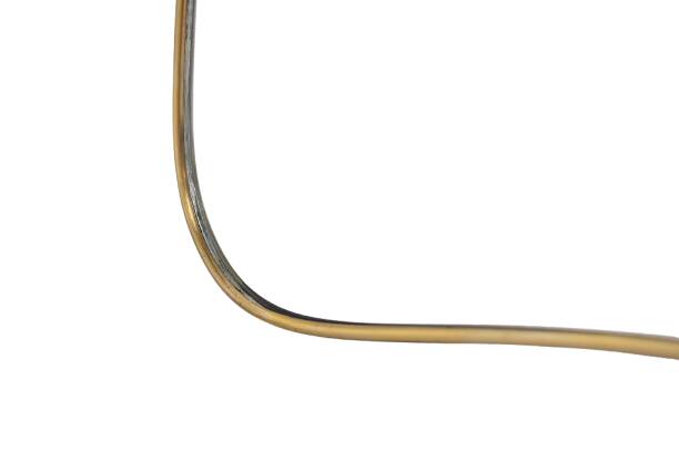 Miroir serti d’une baguette en laiton doré. Années 1970.