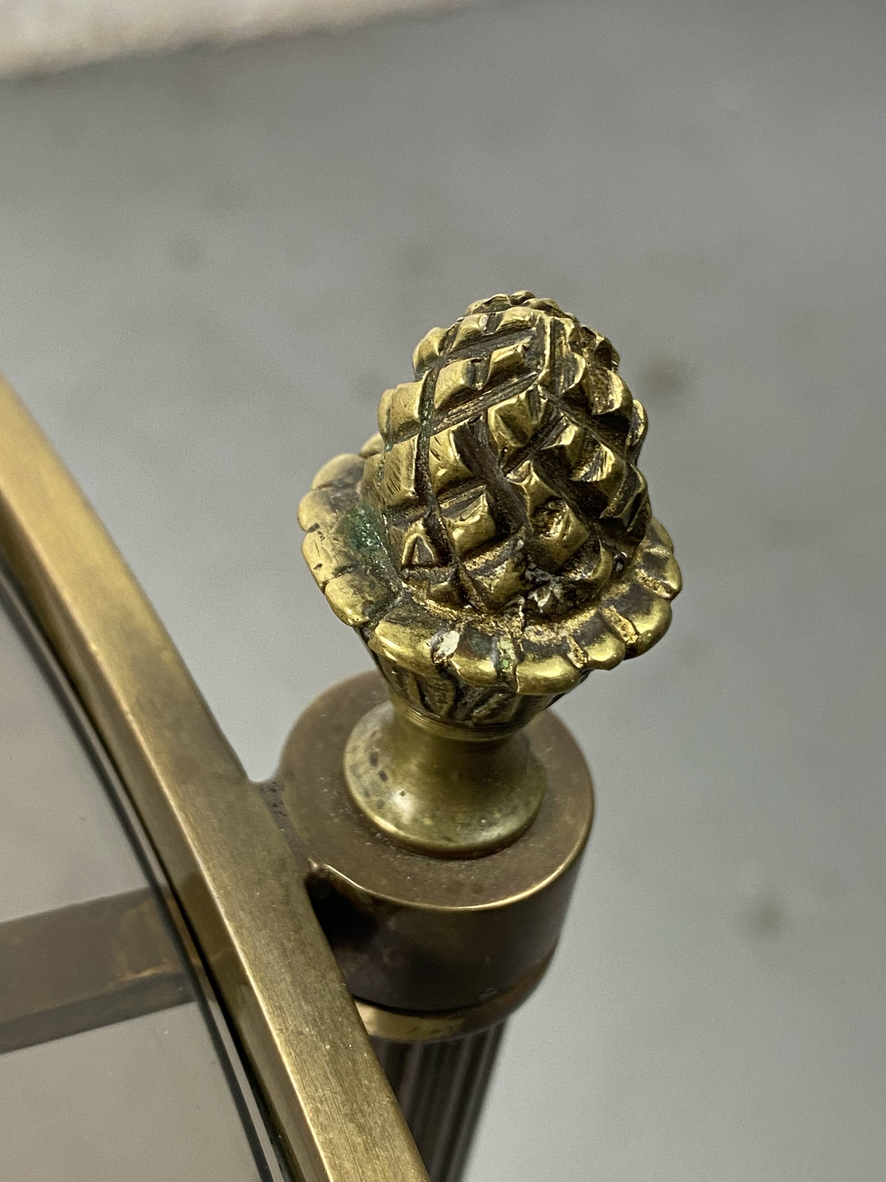 Round coffee table in brass and smoked glass
