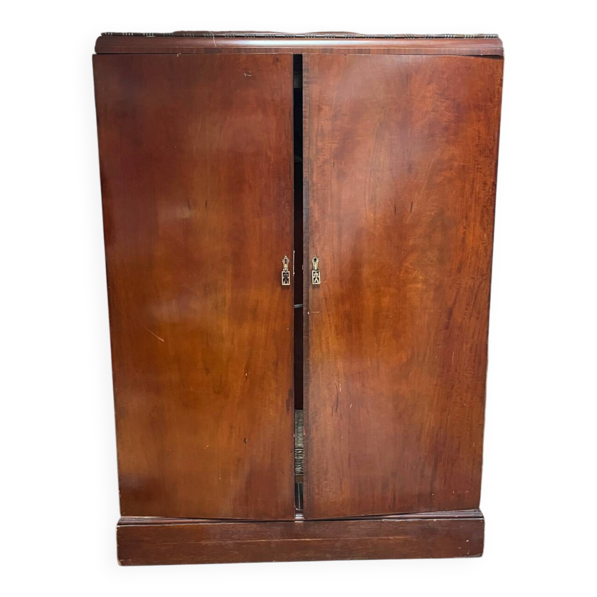 Ocean liner wardrobe