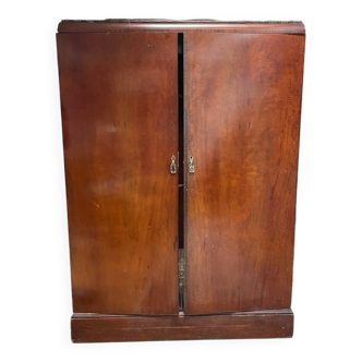 Ocean liner wardrobe