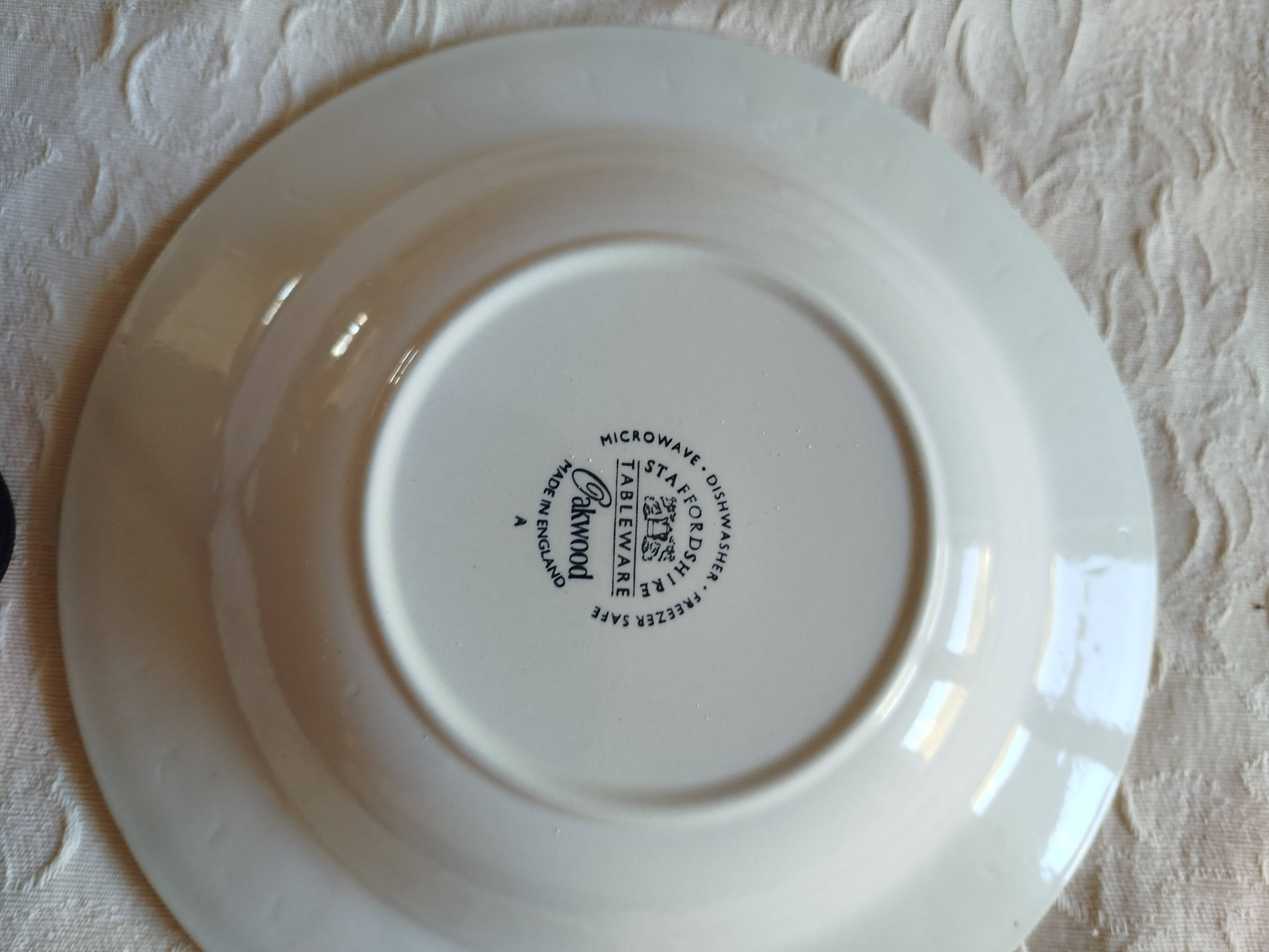 Set of 6 Oakwood England soup plates
