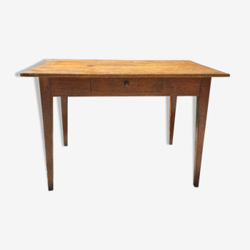 Farmhouse table with drawer