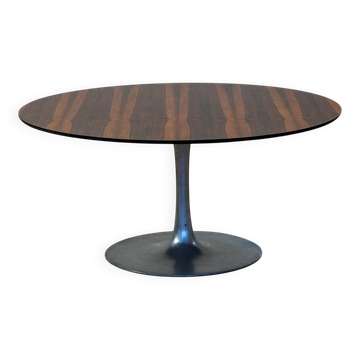 Table à manger ronde Arkana du milieu du siècle en bois de rose brésilien