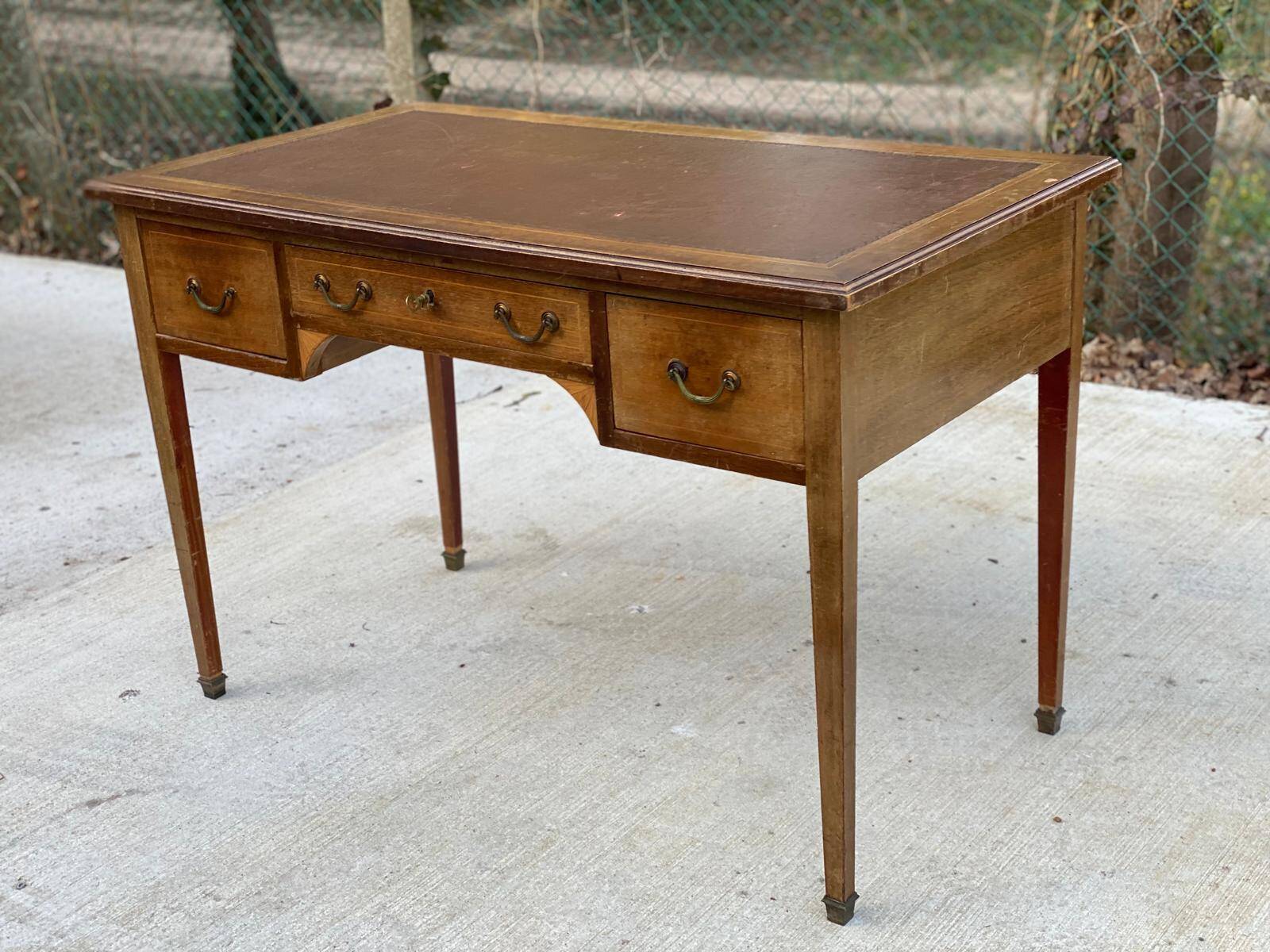 Louis XVI desk in solid wood and burgundy leather