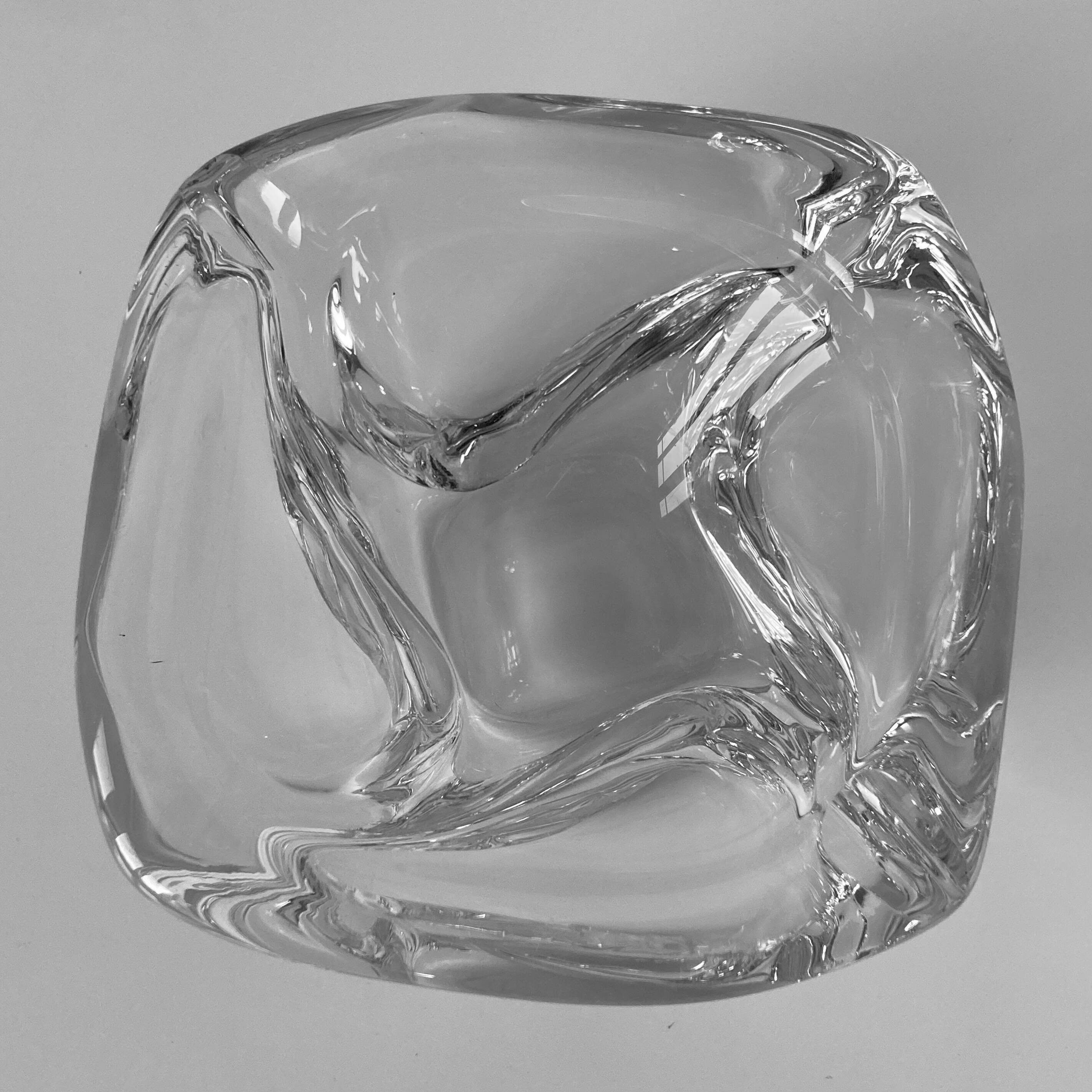 Imposing vintage ashtray in colorless crystal from the Daum house in Nancy