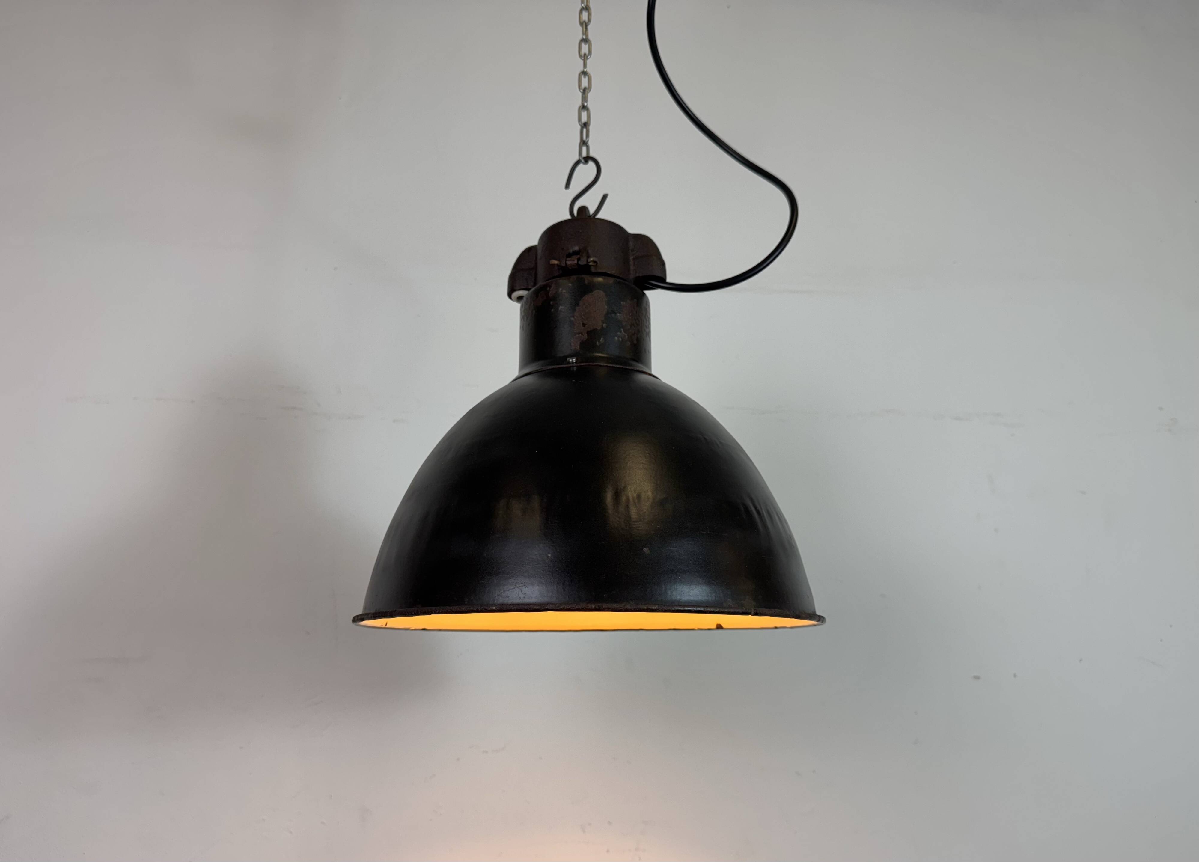 Industrial Bauhaus Black Enamel Pendant Light, 1930s