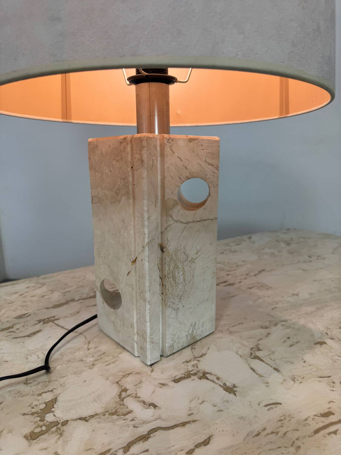 Mid Century Modernist Brutalist Italian Travertine table lamp, 1960s