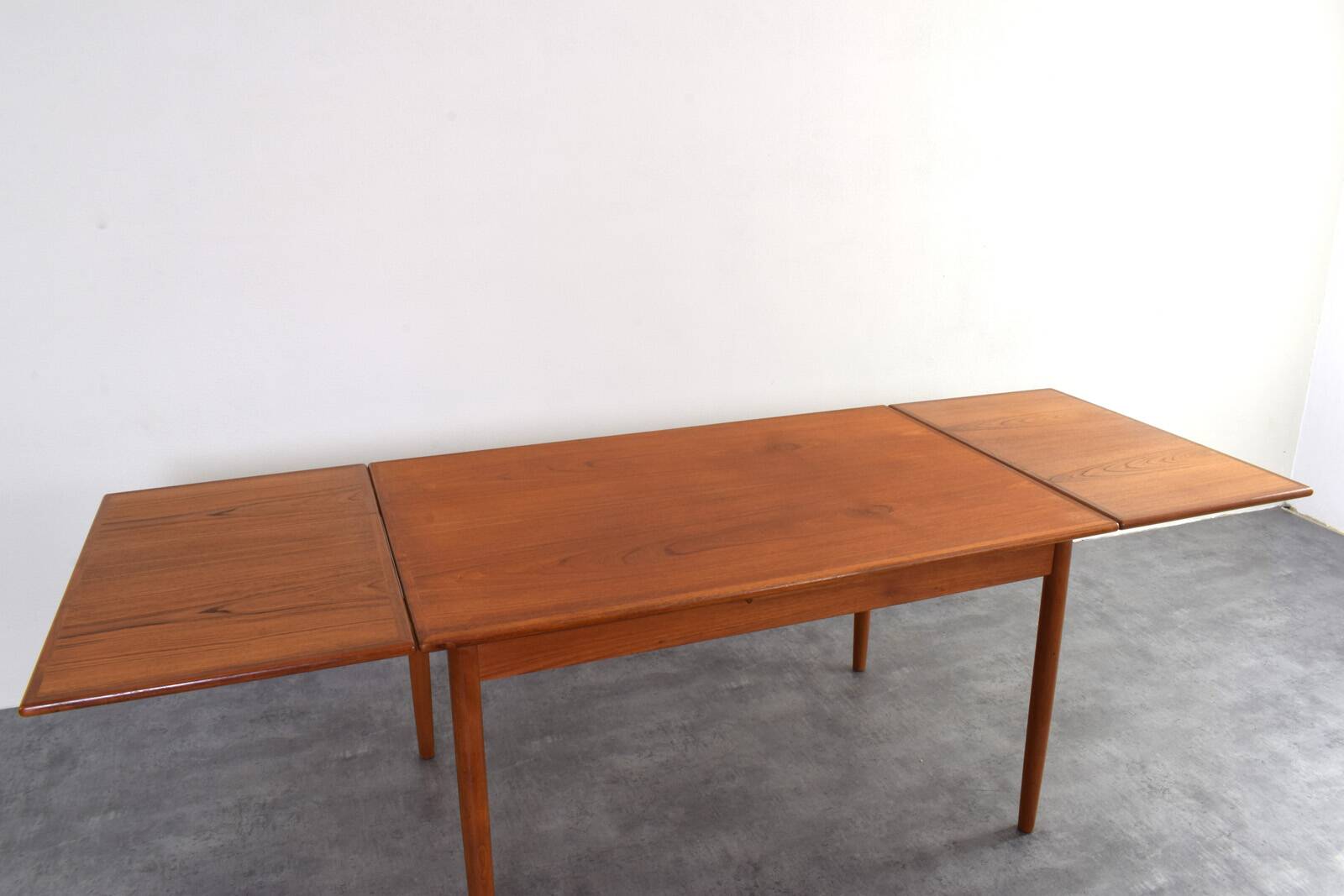 Table à manger extensible en teck danois des années 1960.