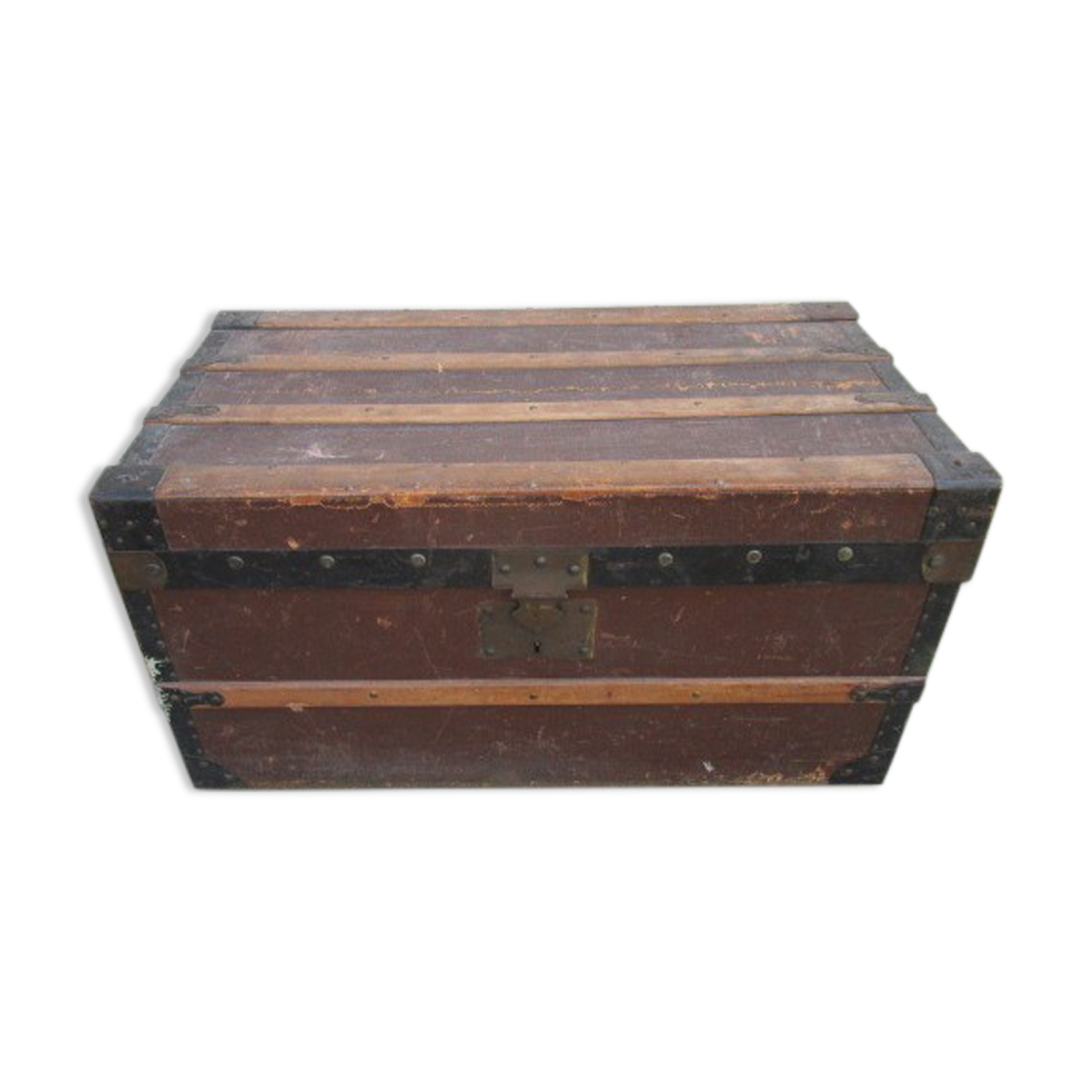 Trunk/old wooden chest