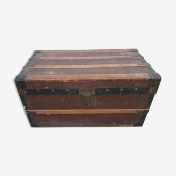 Trunk/old wooden chest
