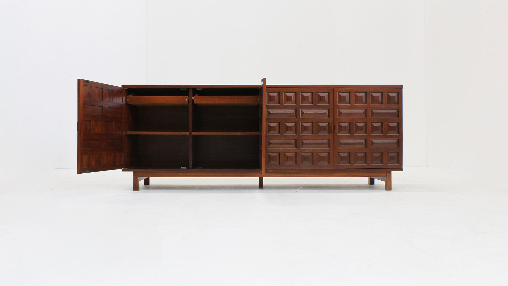 Buffet crédence brutaliste espagnol vintage des années 1970