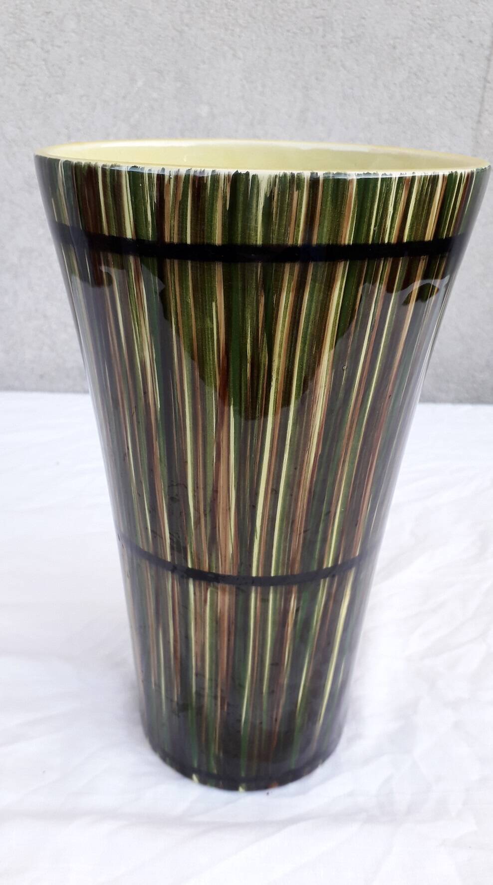 Vase en faïence de Saint Clément