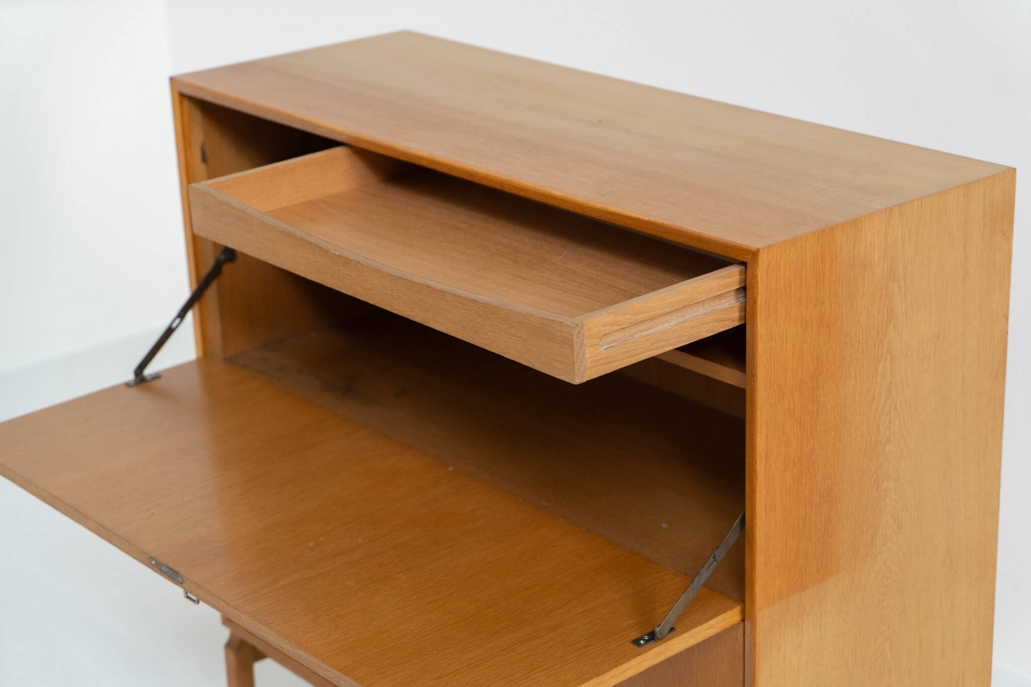 Première édition du cabinet MTP par Marian Grabinski pour IKEA