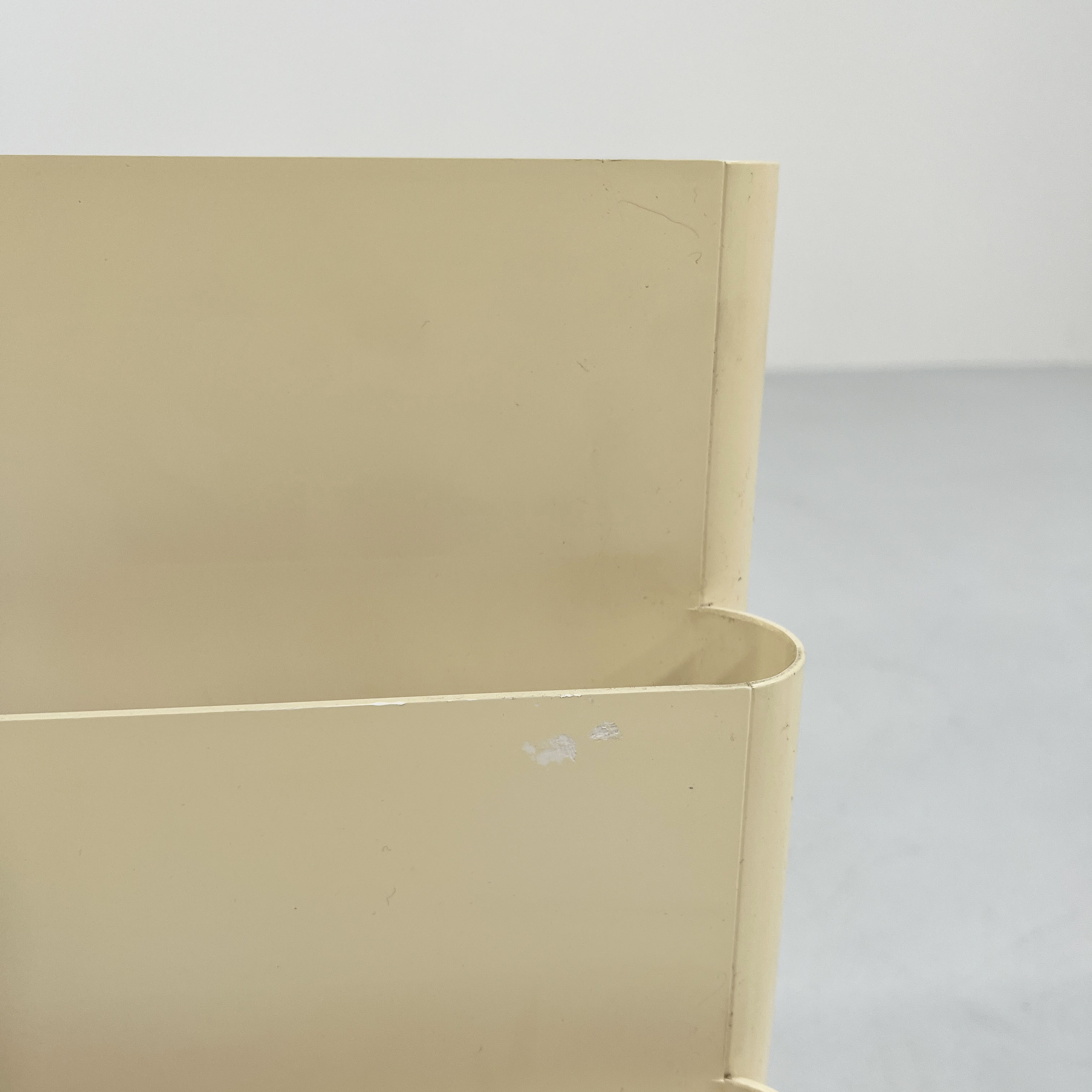 Porte-magazines beige par Giotto Stoppino pour Kartell, 1970