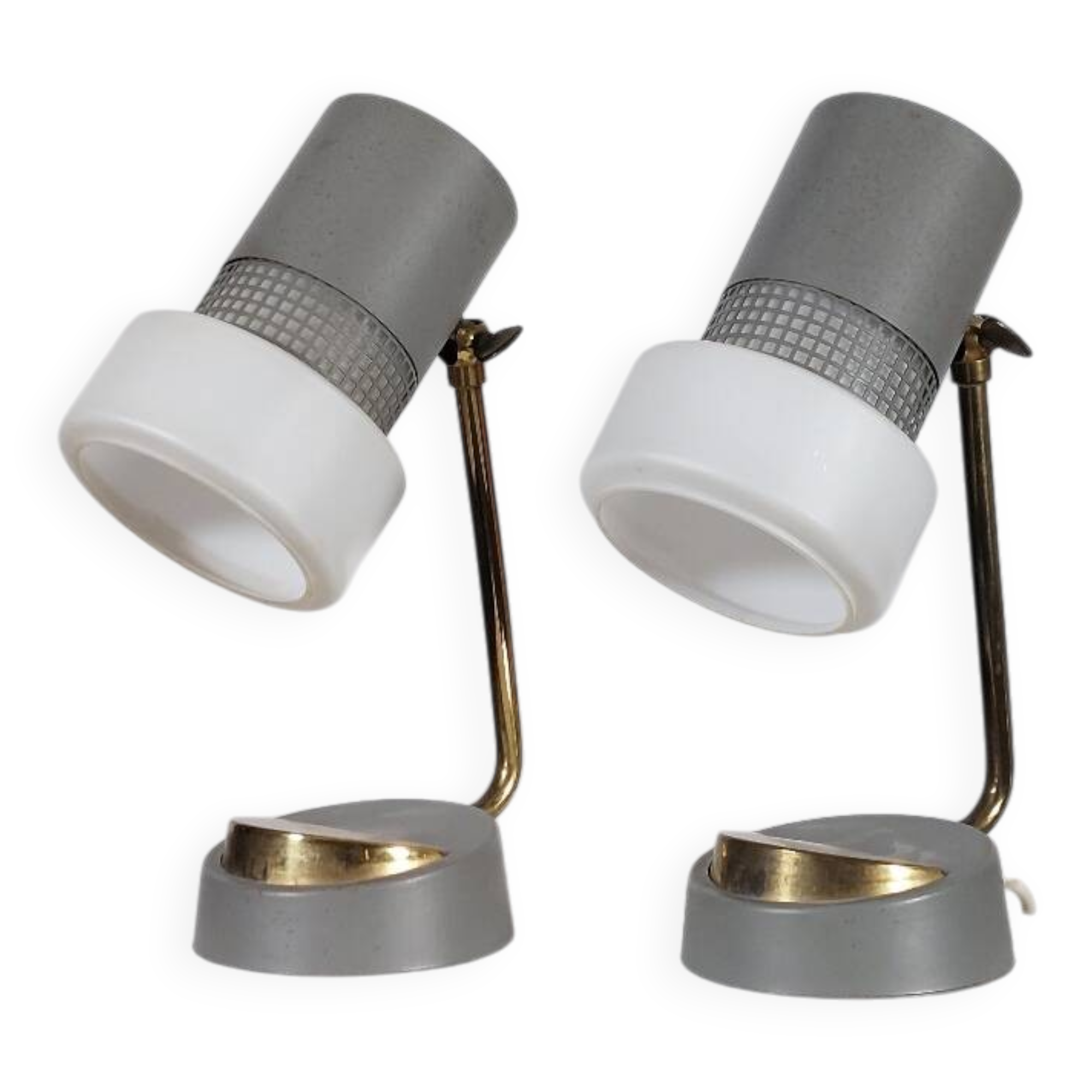 Lampes de chevet vintage milieu du siècle, lampes de table en verre opale et laiton.