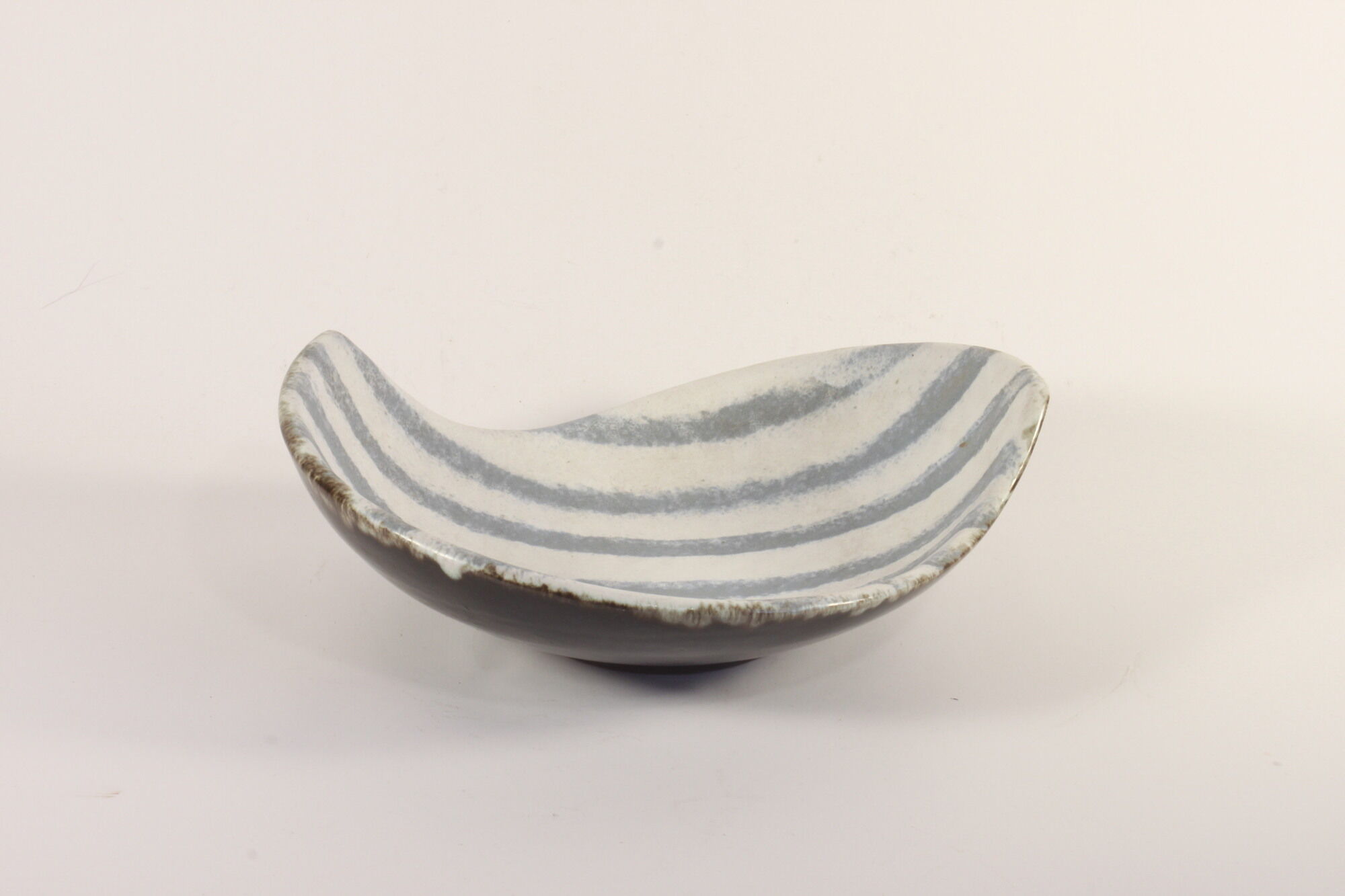 Striped ceramic vide-poche bowl by Carstens Tönnieshof, Germany 1950s.