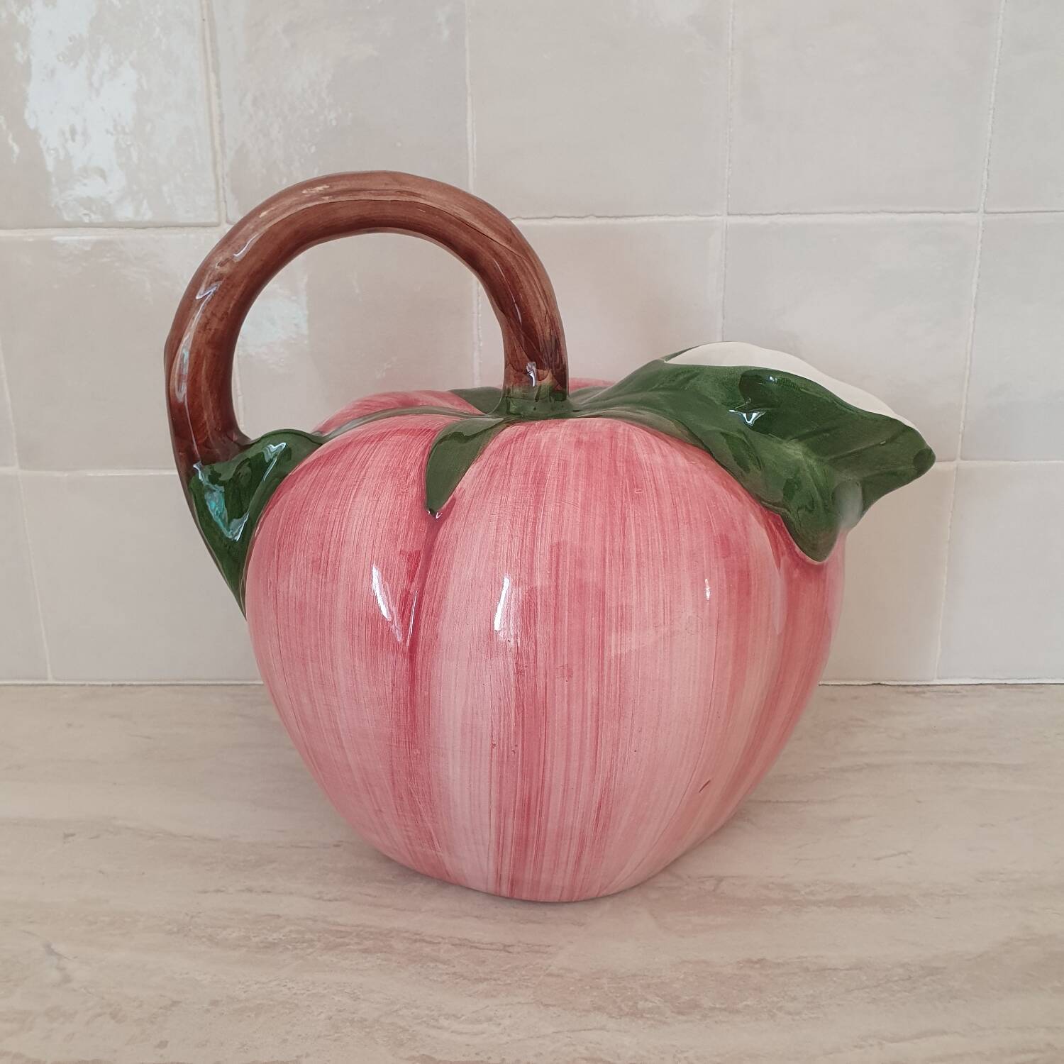 Pichet en céramique forme Pêche ou Tomate / rose
