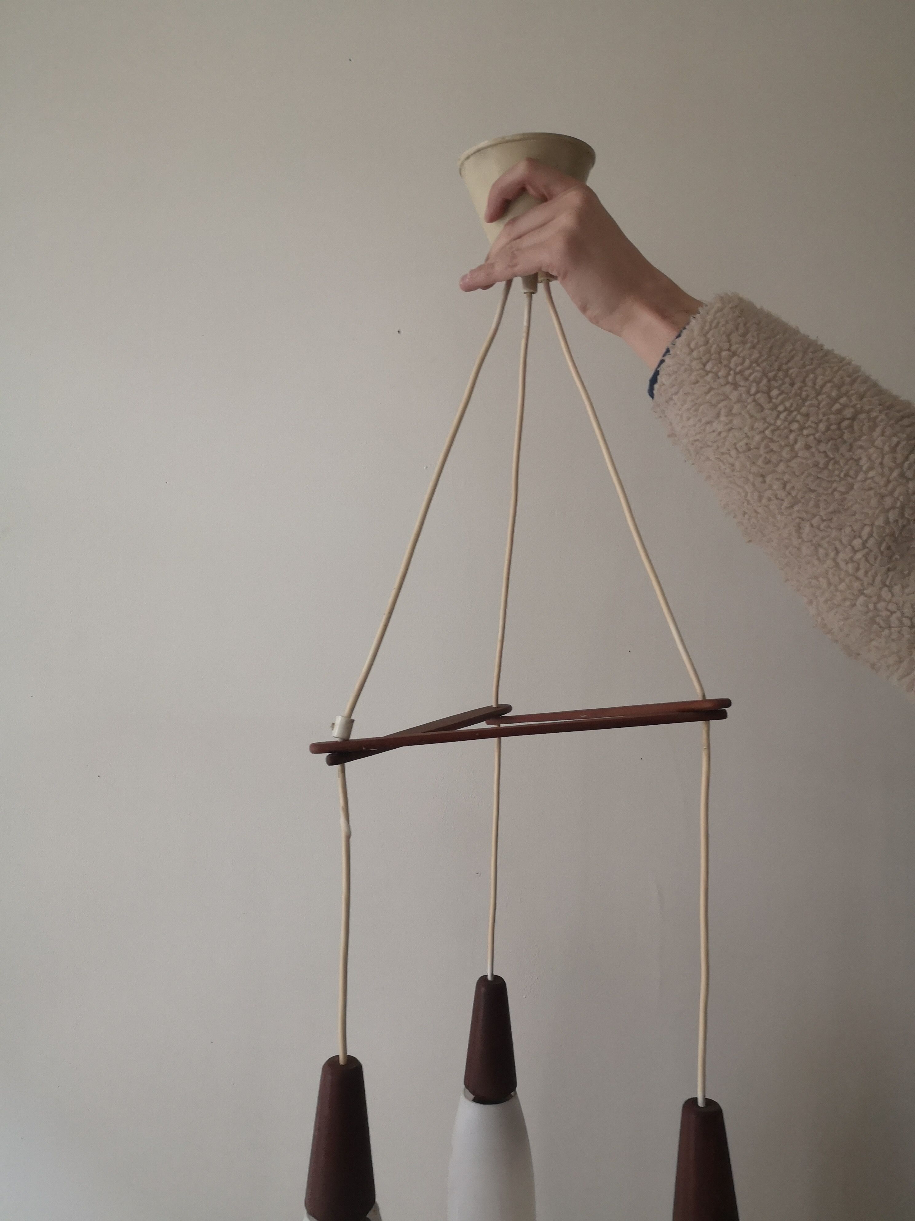 Suspension 3 lights opaline & teak, Louis Kalff 1960