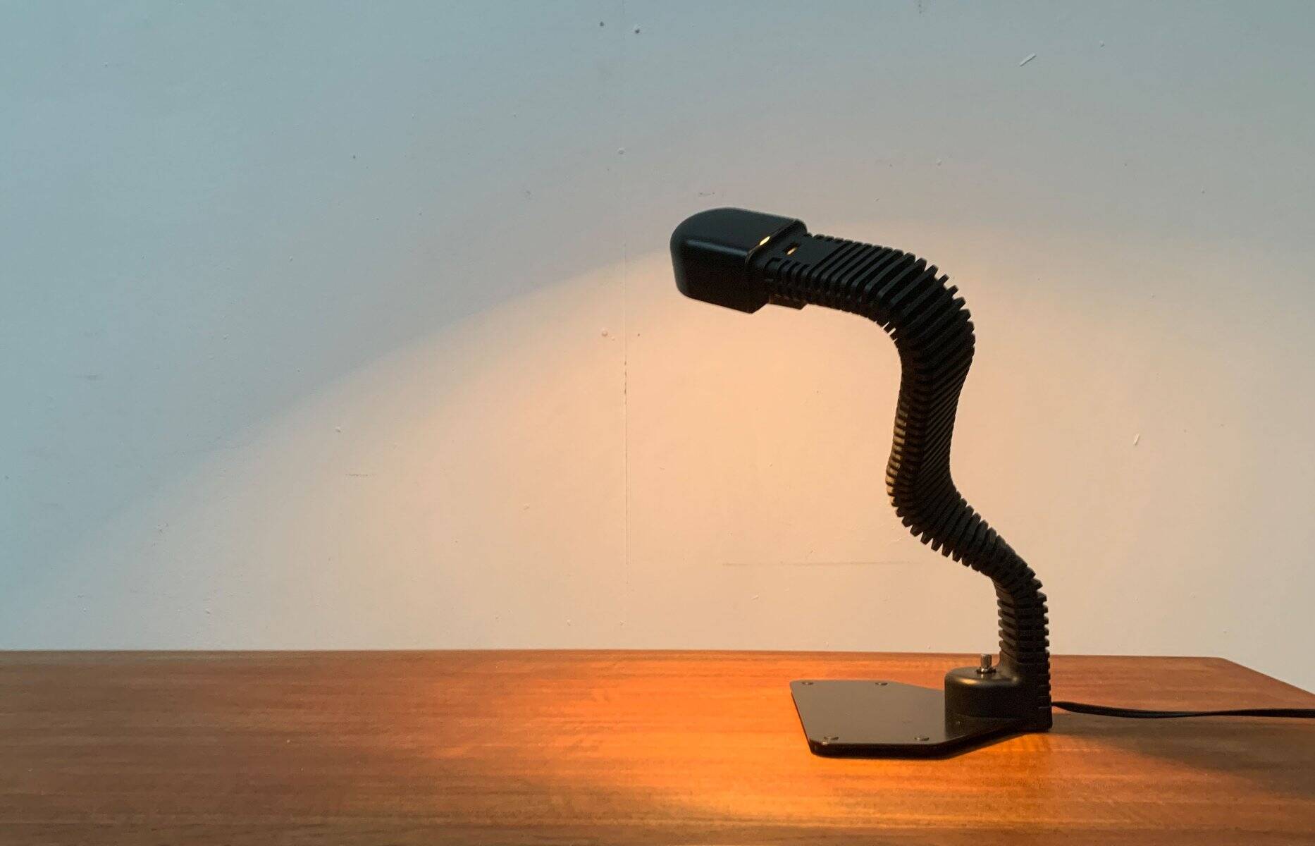 Vintage space age Cobra table lamp by Masayuki Kurokawa